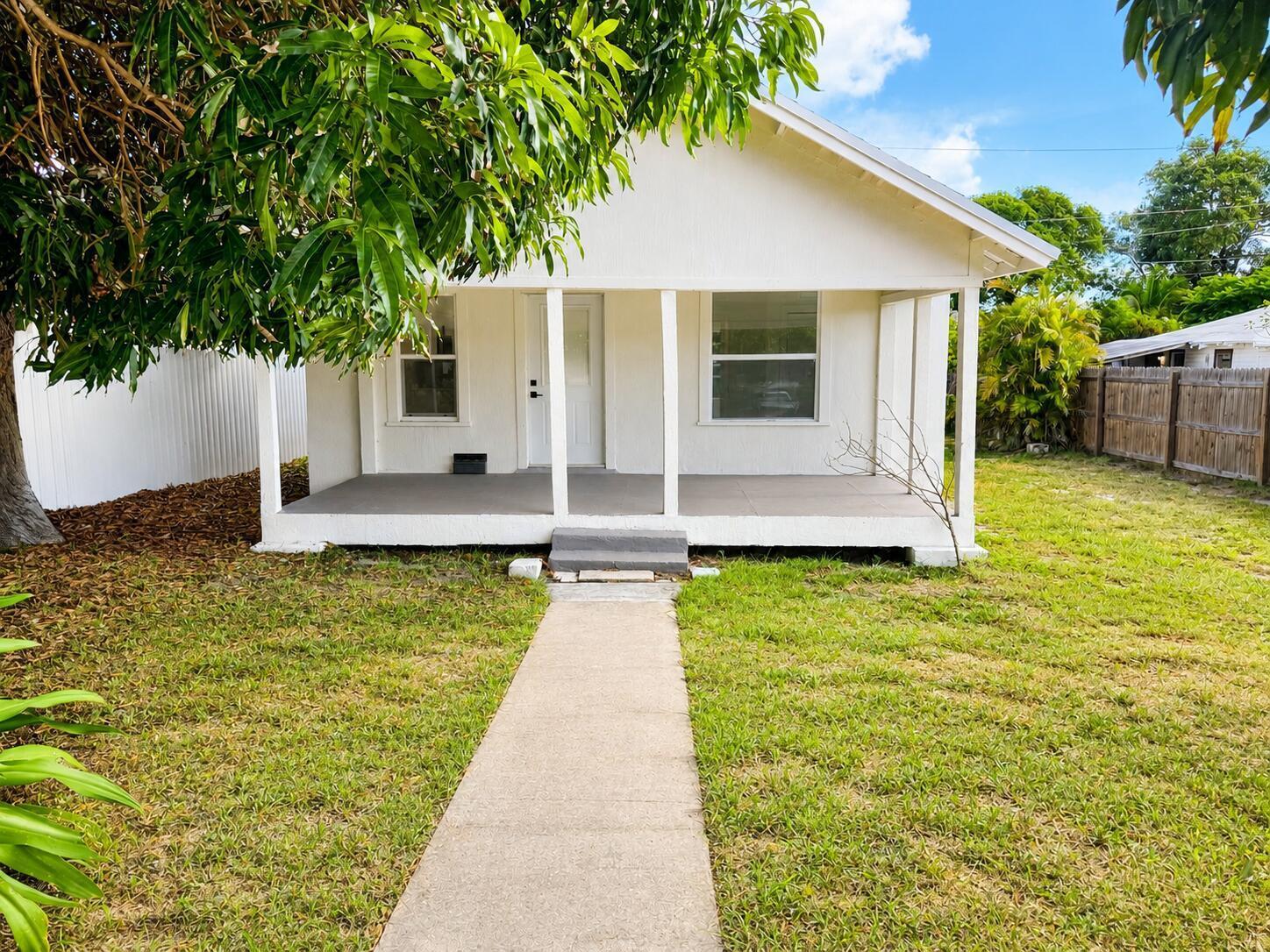 Foto de propiedad en 719 Tuscaloosa Street, West Palm Beach, FL 33405 West Palm Beach con MLS# 