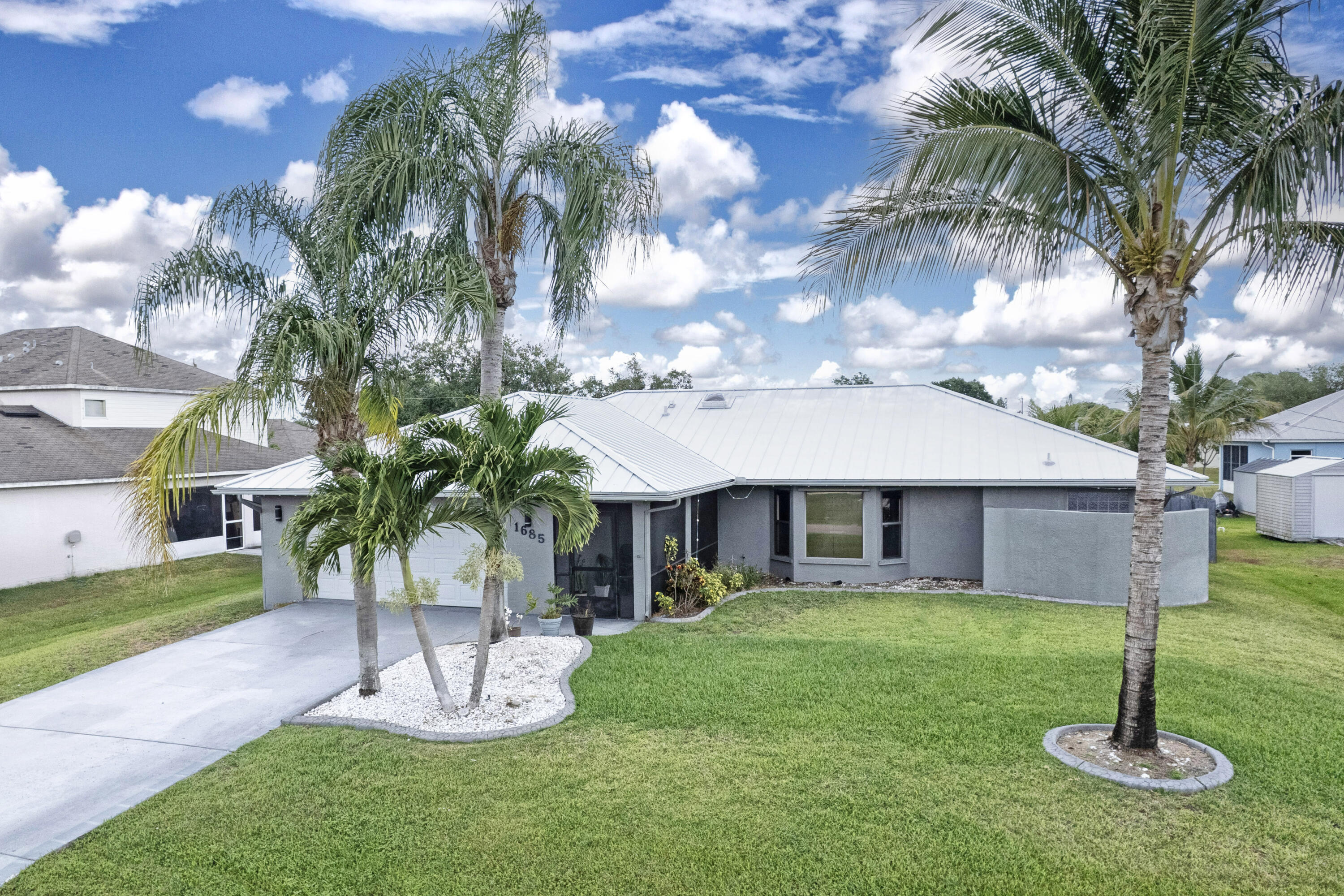 Foto de propiedad en 1685 SW Schleicher Lane, Port St. Lucie, FL 34984 Port St. Lucie con MLS# 