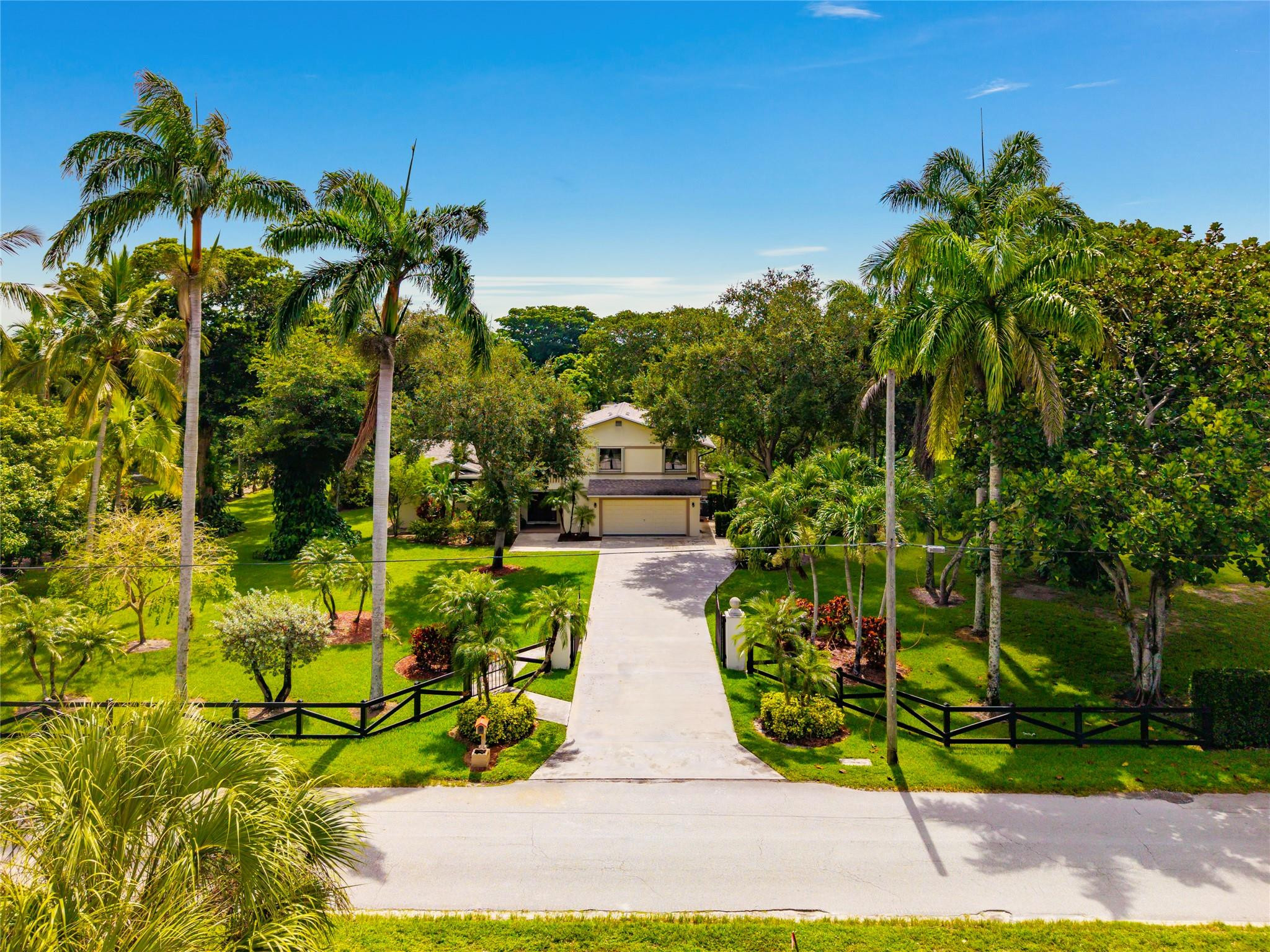 Foto de propiedad en 6556 NW 87th Avenue, Parkland, FL 33067 Parkland con MLS# 