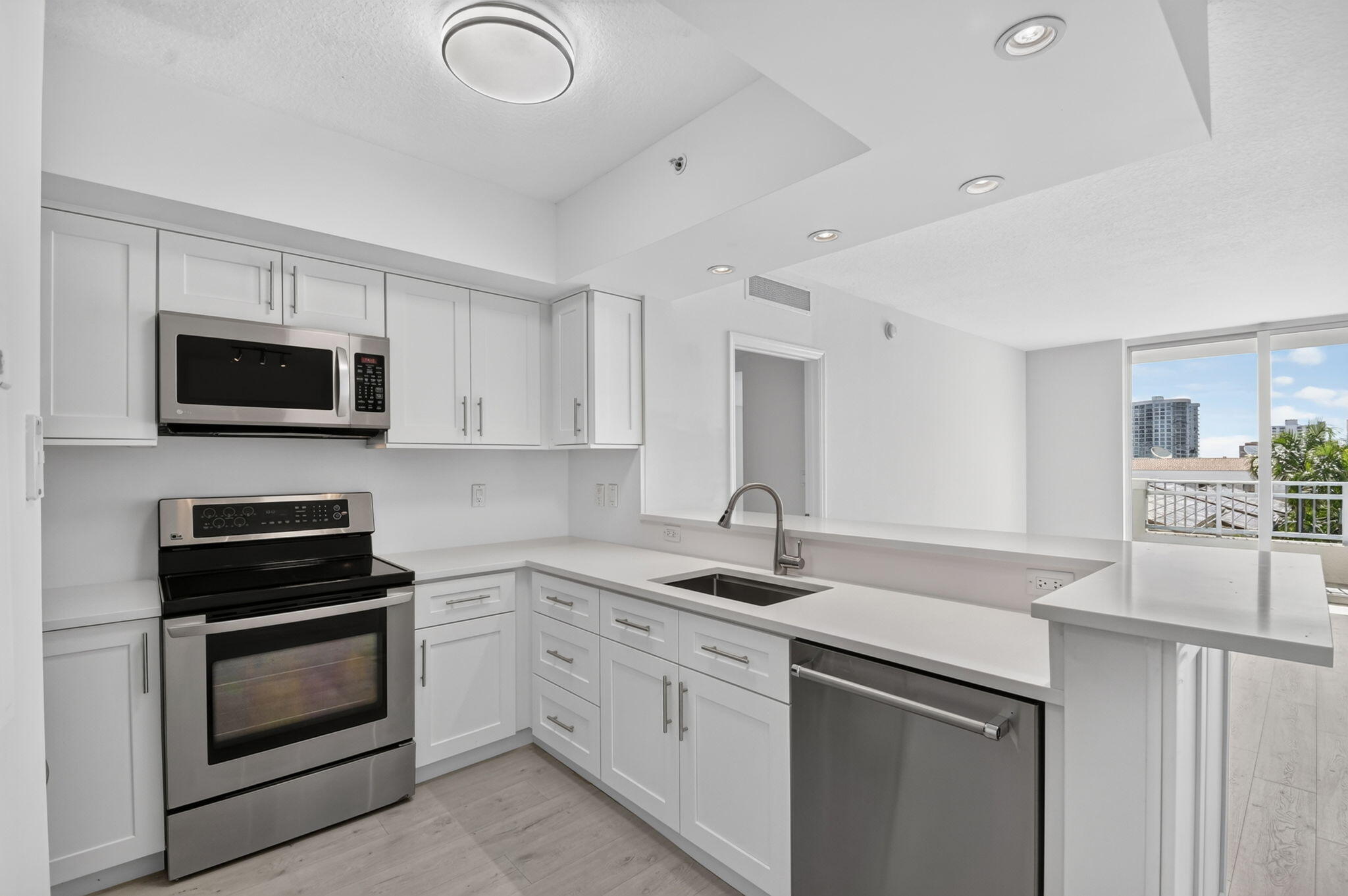 Foto de propiedad en 403 S Sapodilla Avenue 409, West Palm Beach, FL 33401 West Palm Beach con MLS# 