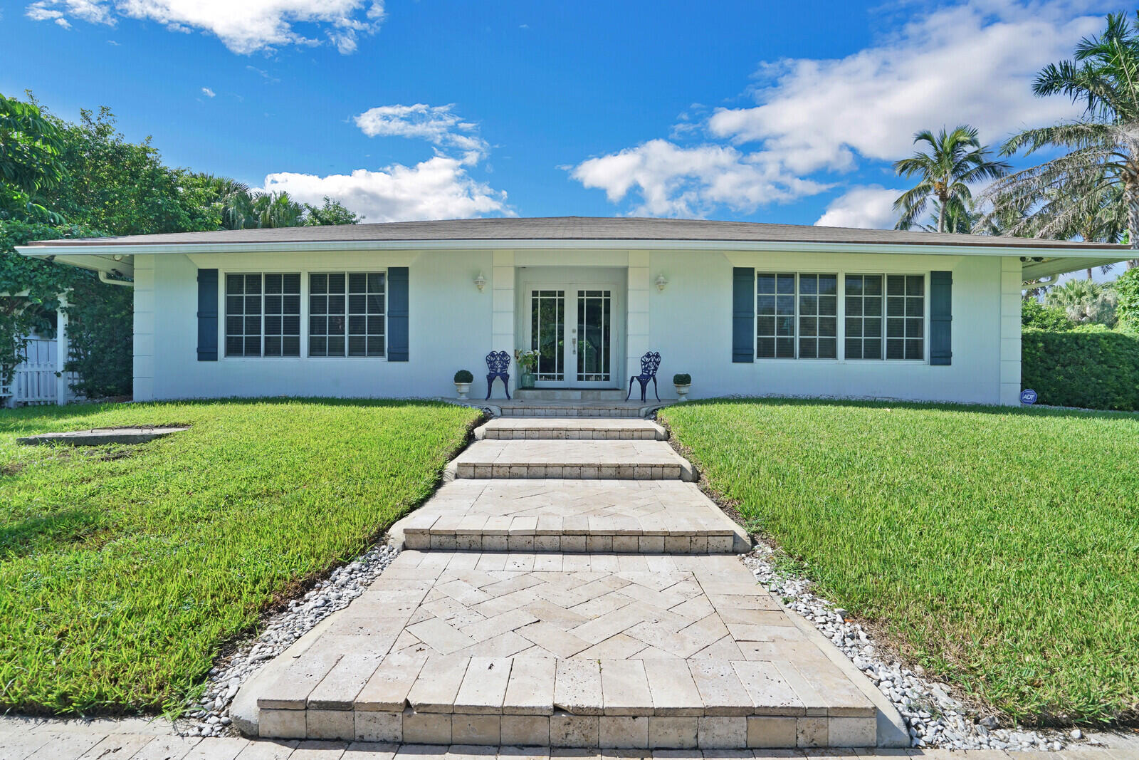 Foto de propiedad en 17 E Ocean Avenue, Ocean Ridge, FL 33435 Ocean Ridge con MLS# 