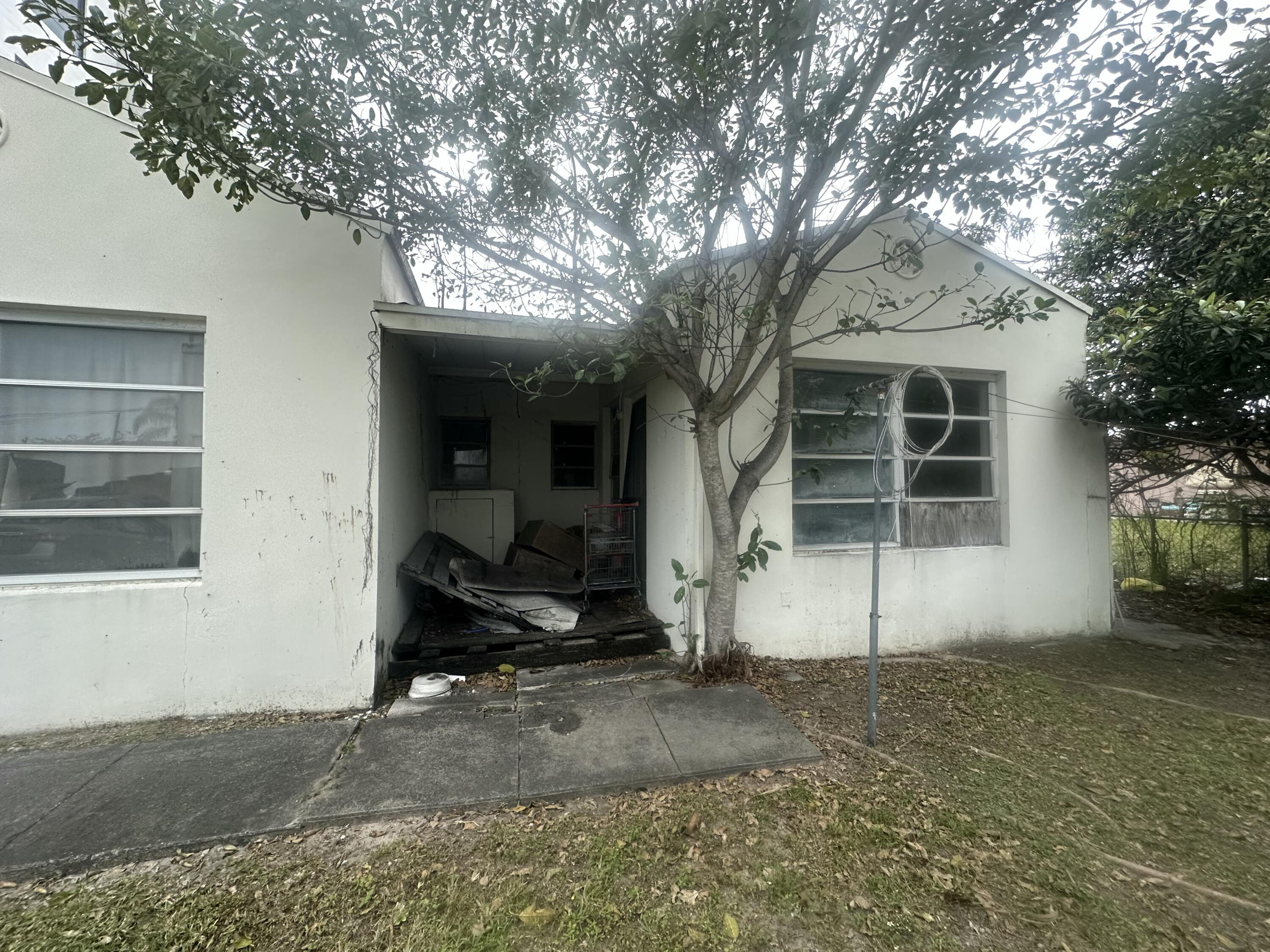 Foto de propiedad en 223 SE 4th Street 1-2, Hallandale Beach, FL 33009 Hallandale Beach con MLS# 