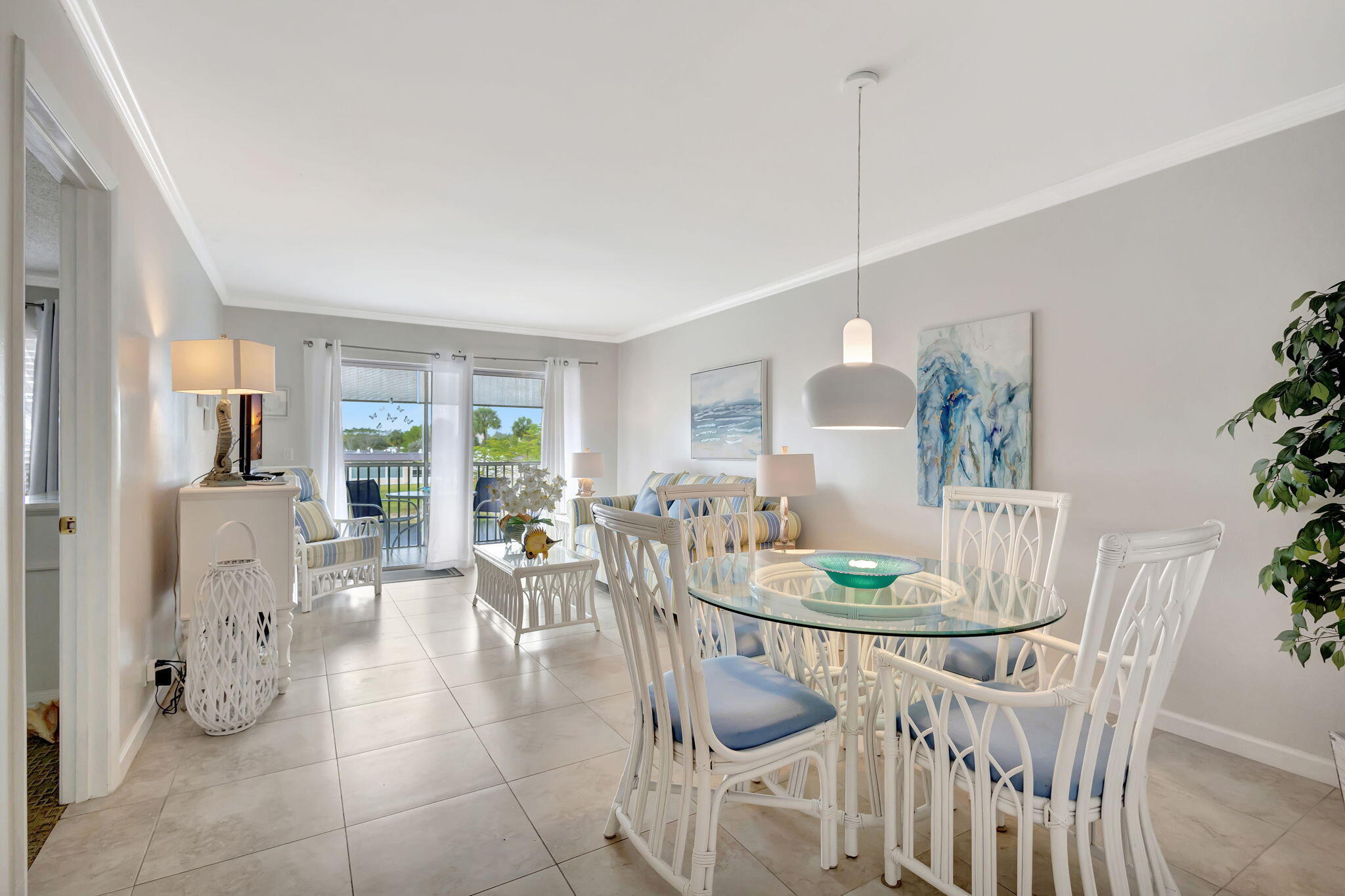 Foto de propiedad en 154 Lake Meryl Drive 255, West Palm Beach, FL 33411 West Palm Beach con MLS# 