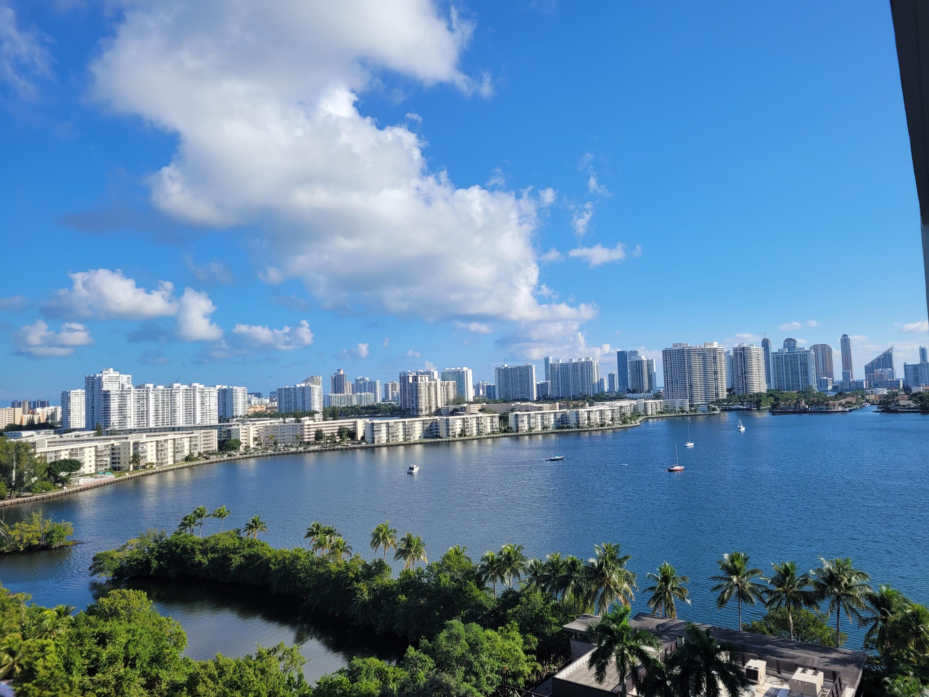 Foto de propiedad en 17301 Biscayne Boulevard 1202, North Miami Beach, FL 33160 North Miami Beach con MLS# 