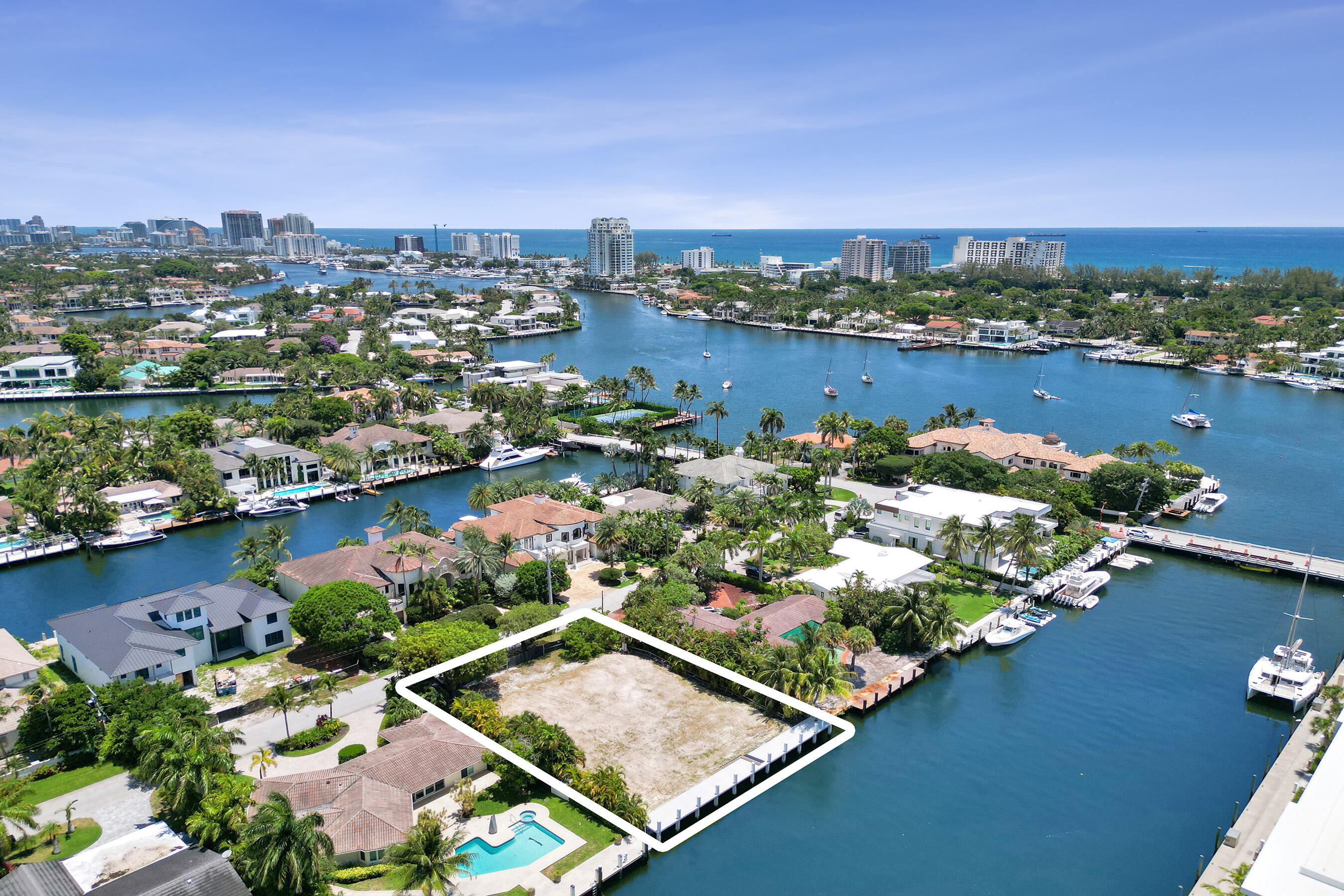 Foto de propiedad en 2552 Mercedes Drive, Fort Lauderdale, FL 33316 Fort Lauderdale con MLS# 