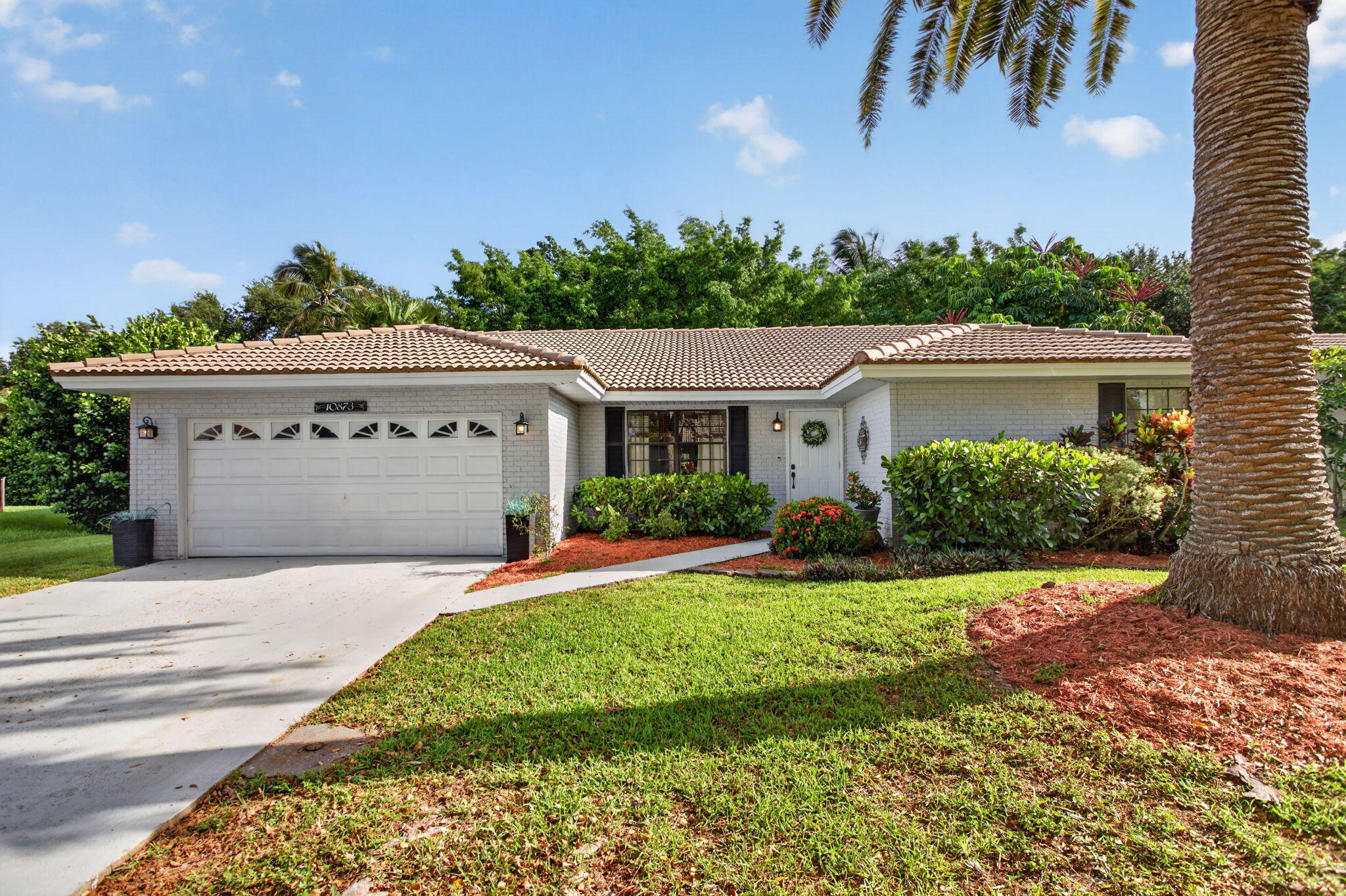 Foto de propiedad en 10873 NW 10th Place, Coral Springs, FL 33071 Coral Springs con MLS# 