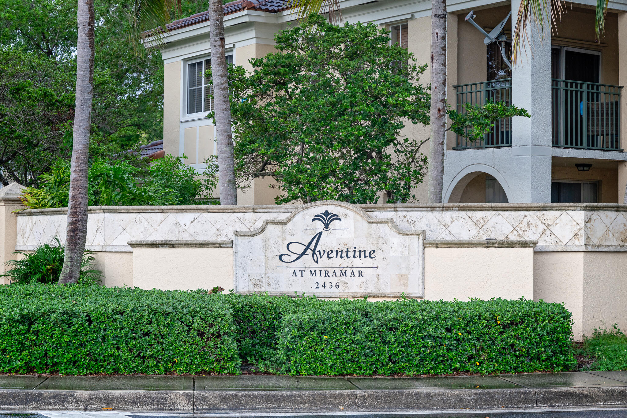 Foto de propiedad en 2451 E Centergate Drive 208, Miramar, FL 33025 Miramar con MLS# 