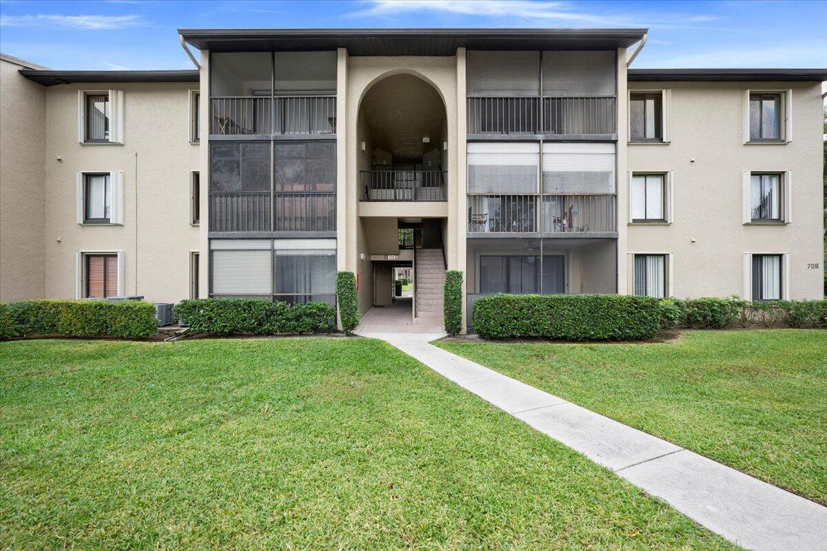 Foto de propiedad en 708 Sunny Pine Way B1, Greenacres, FL 33415 Greenacres con MLS# 