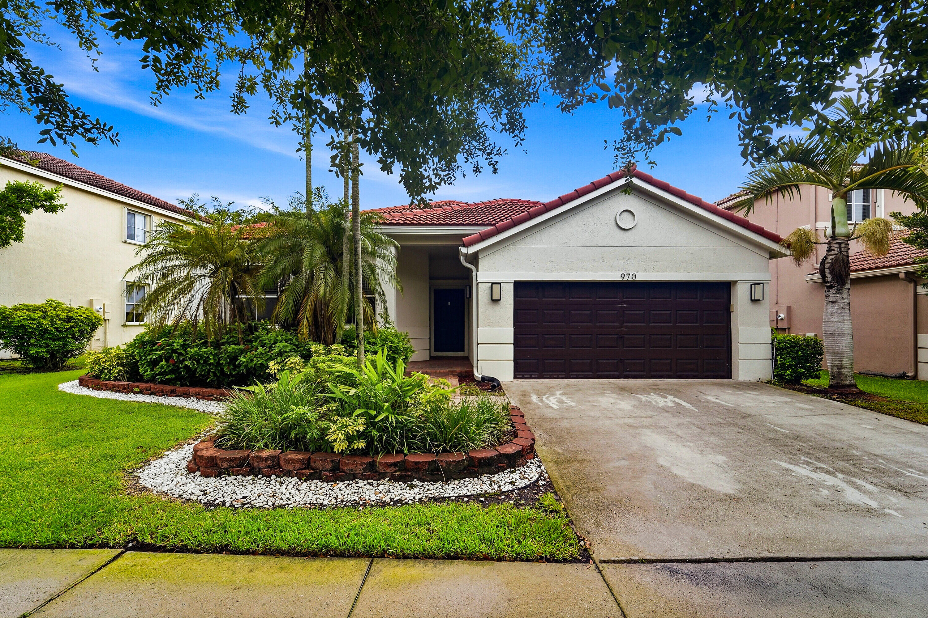 Foto de propiedad en 970 Tulip Circle, Weston, FL 33327 Weston con MLS# 