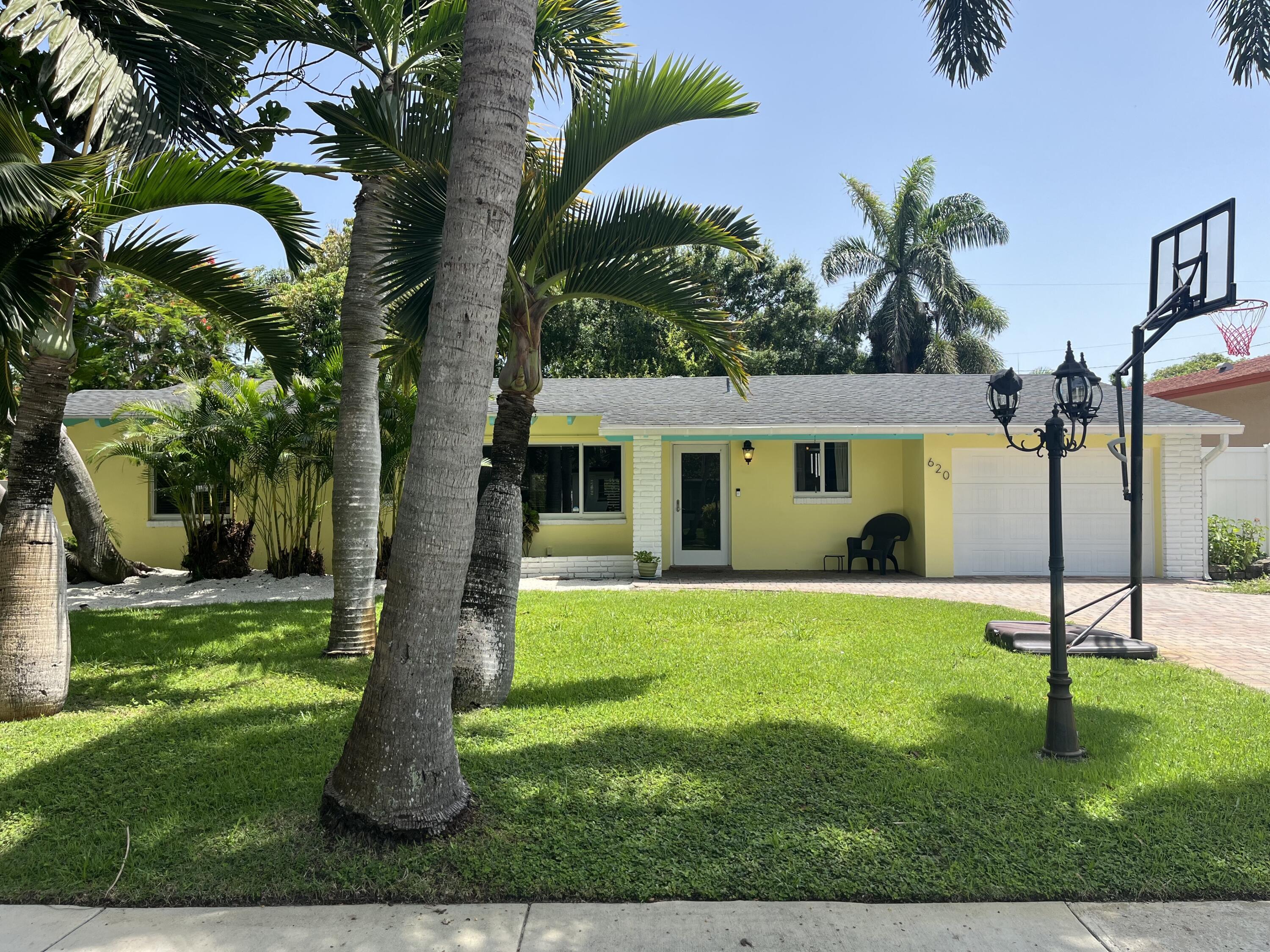 Foto de propiedad en 620 NE 9th Avenue, Boynton Beach, FL 33435 Boynton Beach con MLS# 