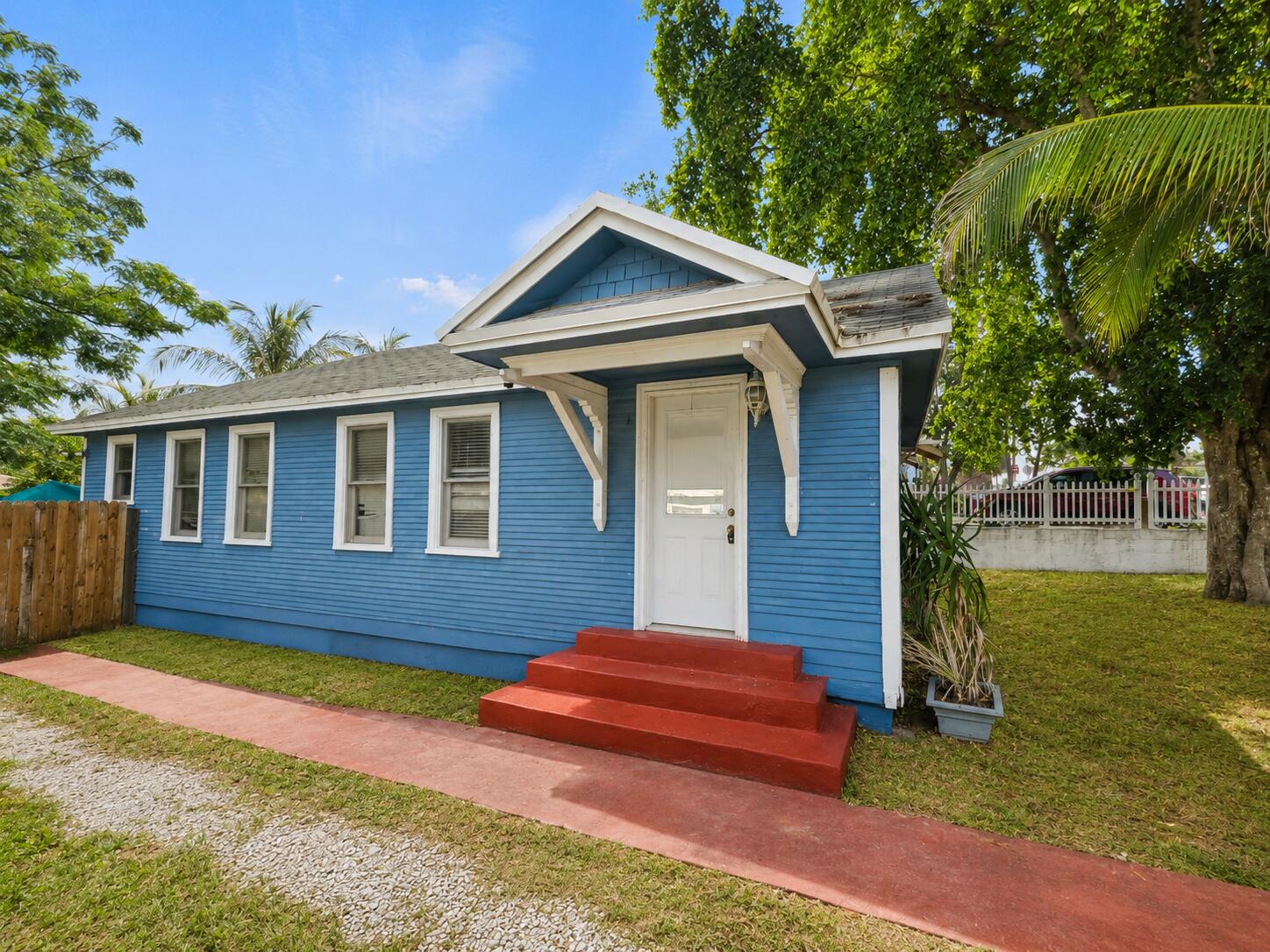 Foto de propiedad en 1736 7th Avenue N, Lake Worth Beach, FL 33460 Lake Worth Beach con MLS# 