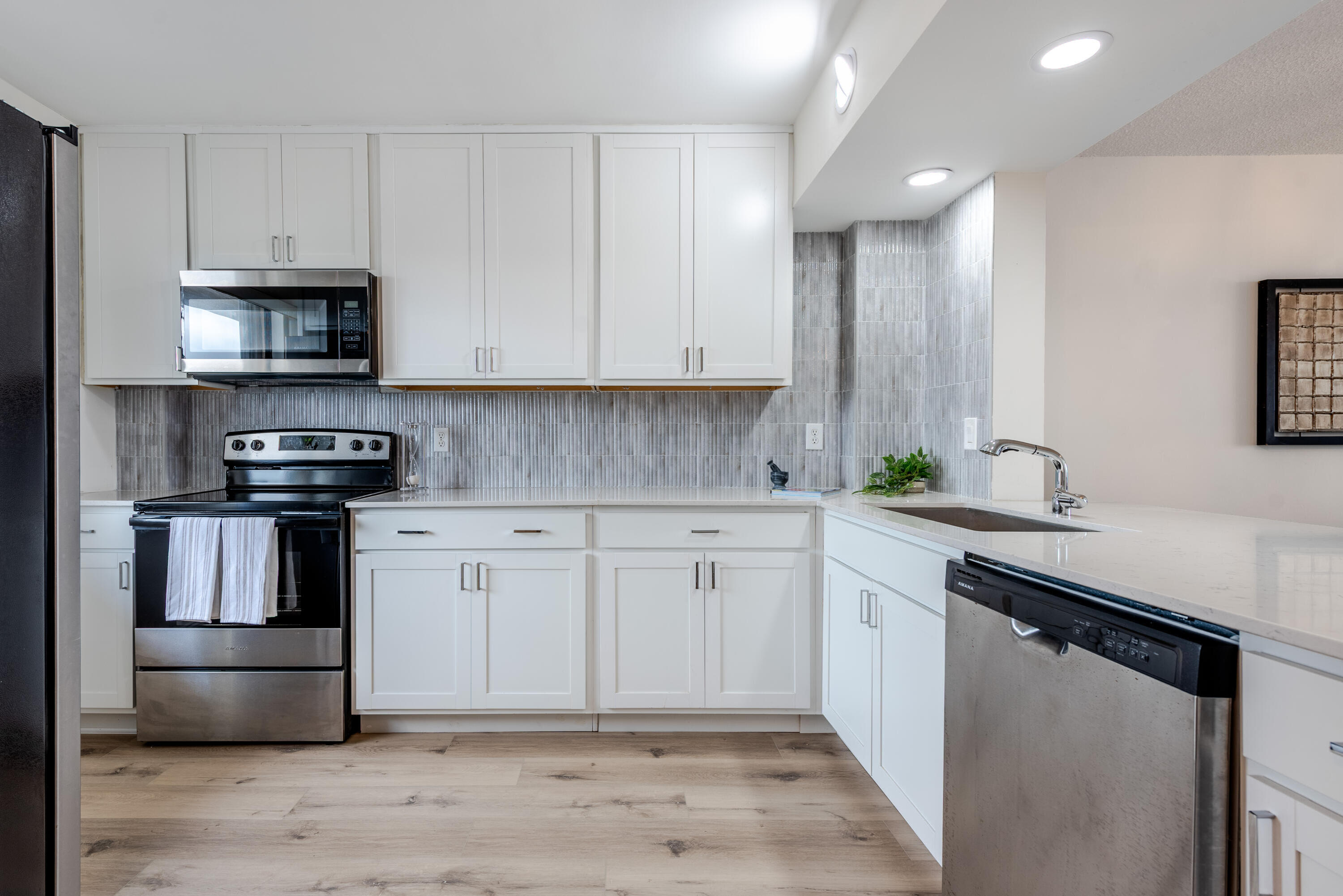 Foto de propiedad en 896 N Federal Highway 527, Lantana, FL 33462 Lantana con MLS# 