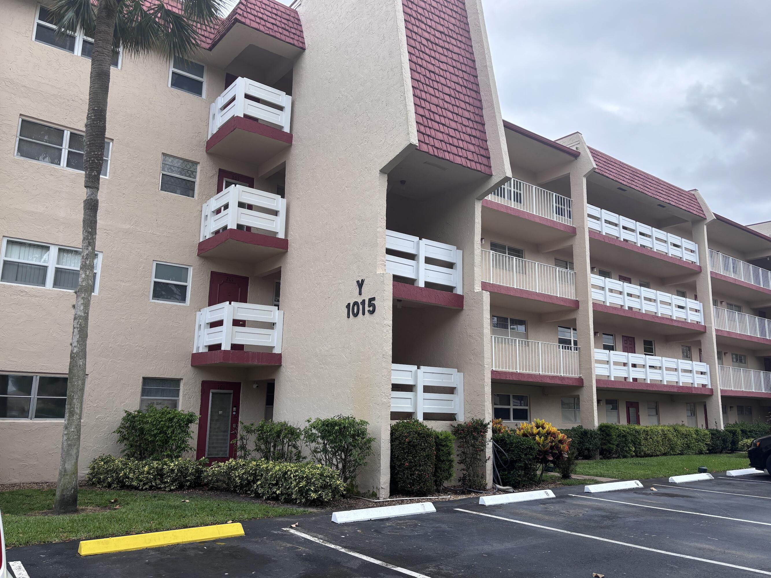 Foto de propiedad en 1015 Country Club Drive 205, Margate, FL 33063 Margate con MLS# 