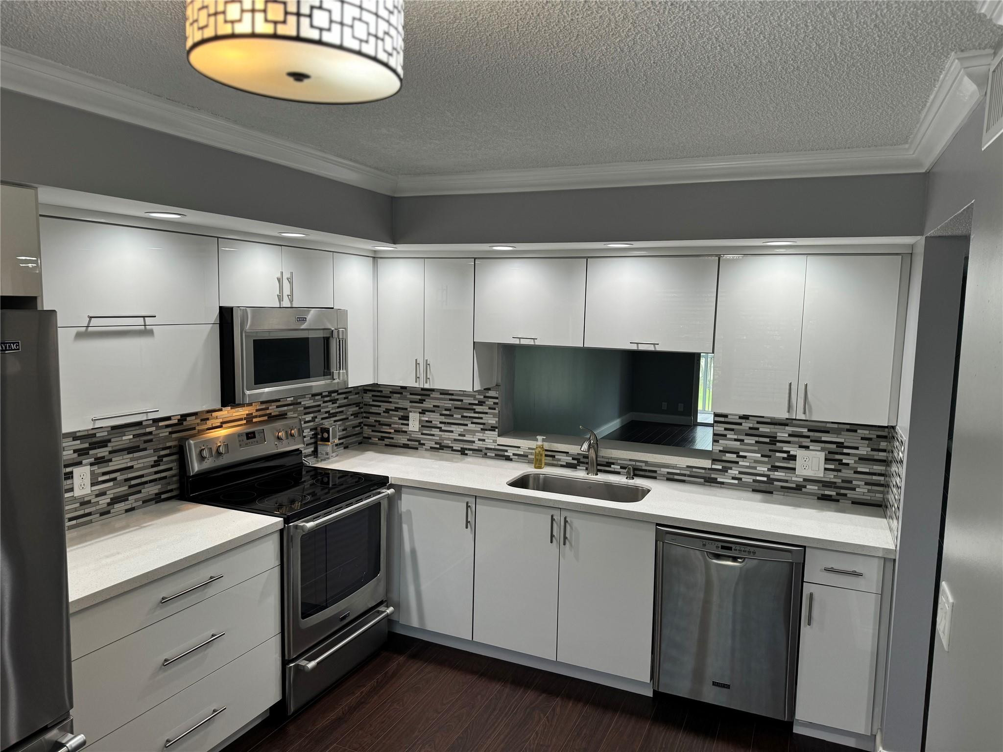 Foto de propiedad en 12750 SW 4th Court 310j, Pembroke Pines, FL 33027 Pembroke Pines con MLS# 
