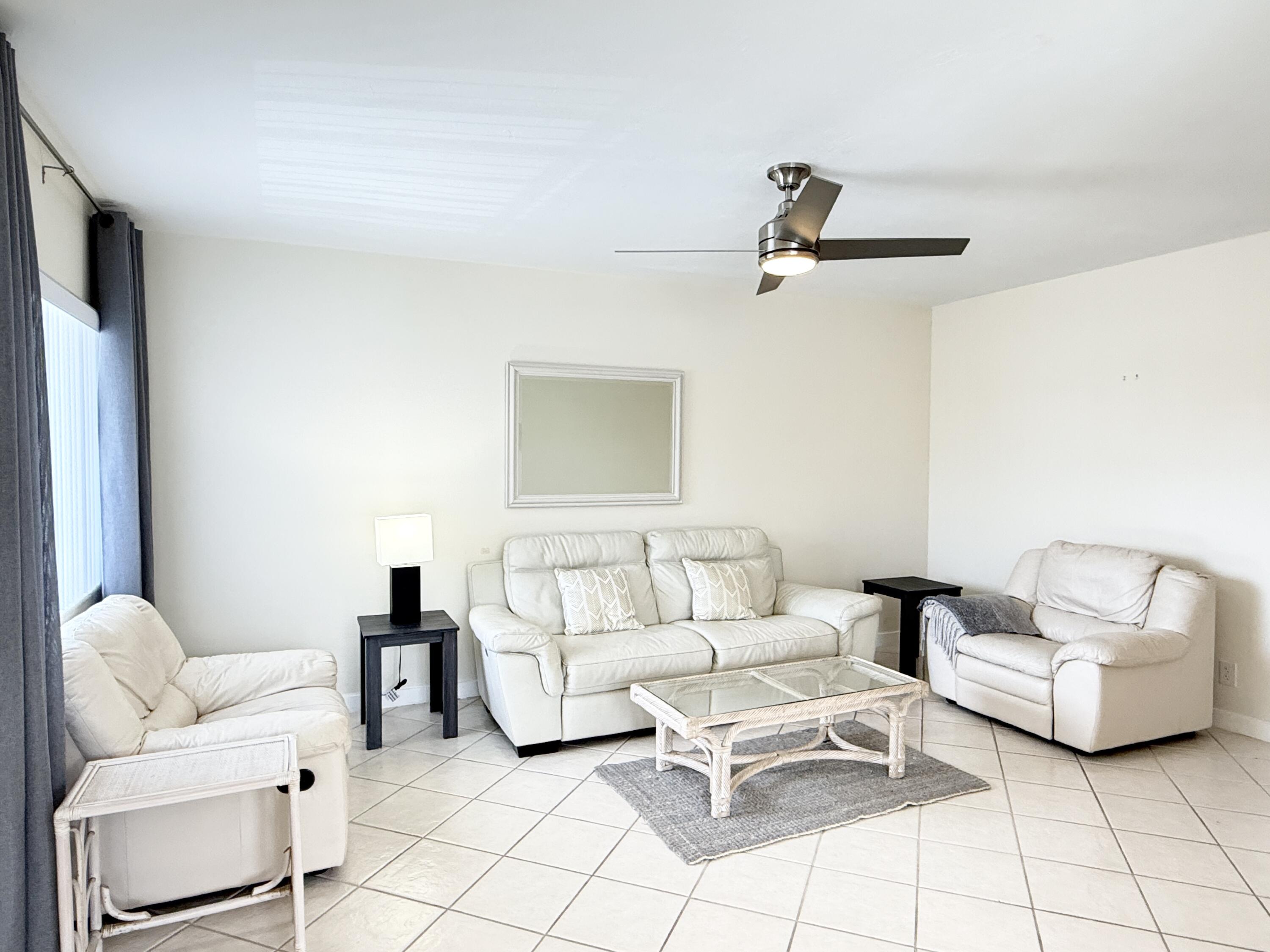 Alquilada 2880 Lake Osborne Drive 205, Lake Worth Beach, FL 33461, Lake Worth Beach, FL 33461