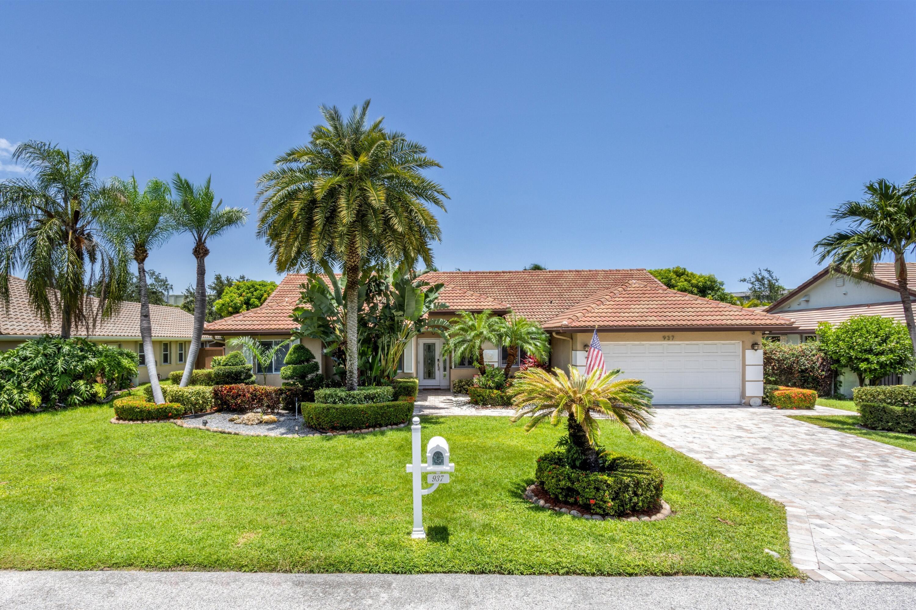Single-story with integrated 2-car garage in non-HOA neighborhood