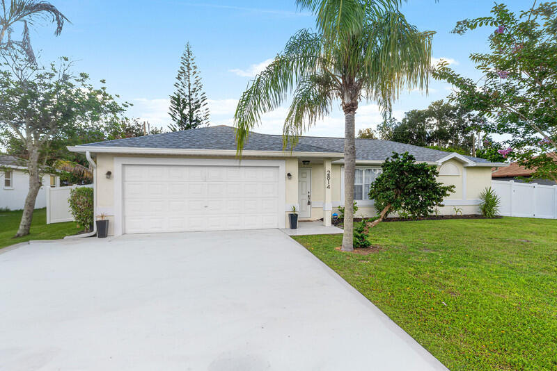 Foto de propiedad en 2814 SE Melaleuca Boulevard, Port St. Lucie, FL 34952 Port St. Lucie con MLS# 