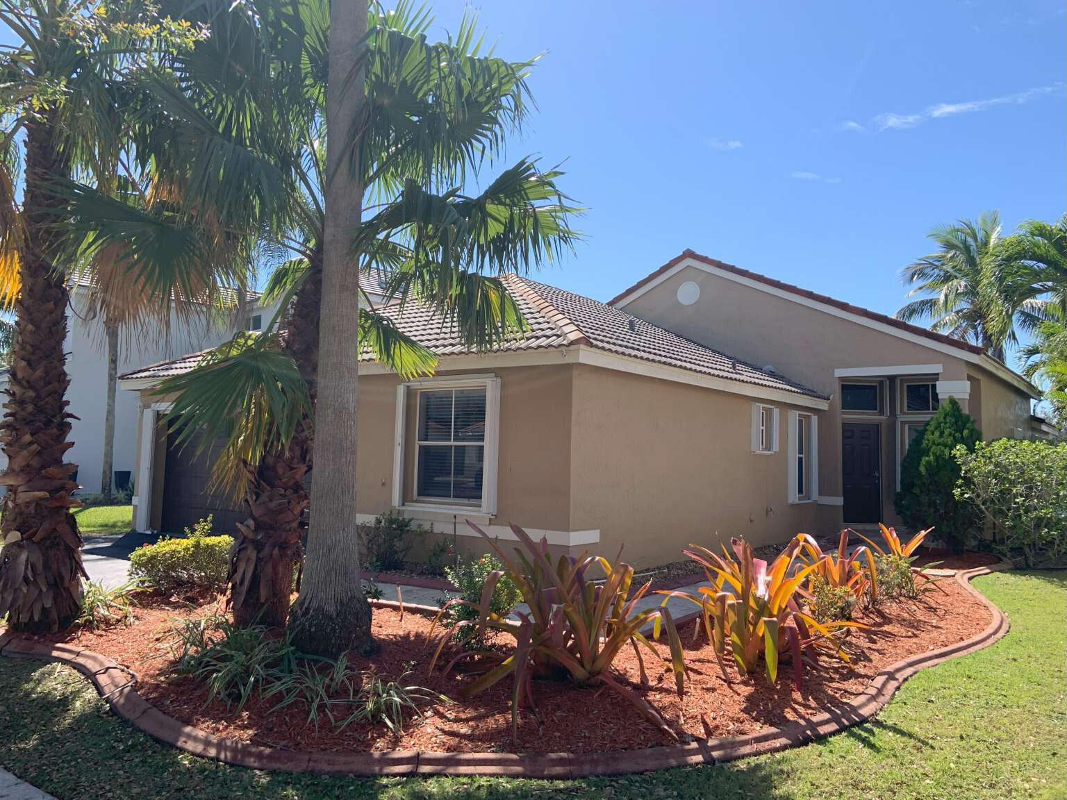 Foto de propiedad en 856 Stanton Drive, Weston, FL 33326 Weston con MLS# 