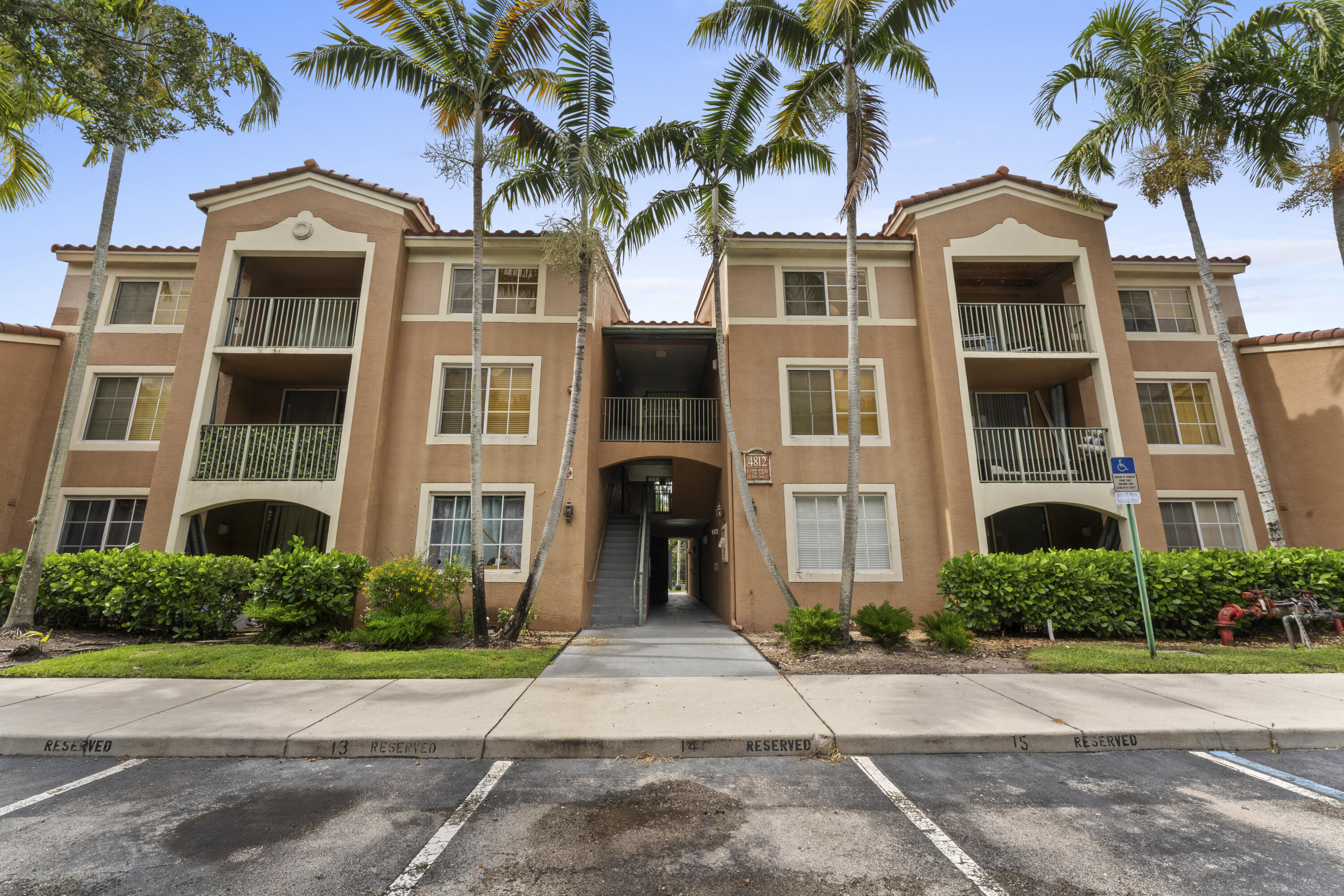 Foto de propiedad en 4812 N State Road 7 12205, Coconut Creek, FL 33073 Coconut Creek con MLS# 