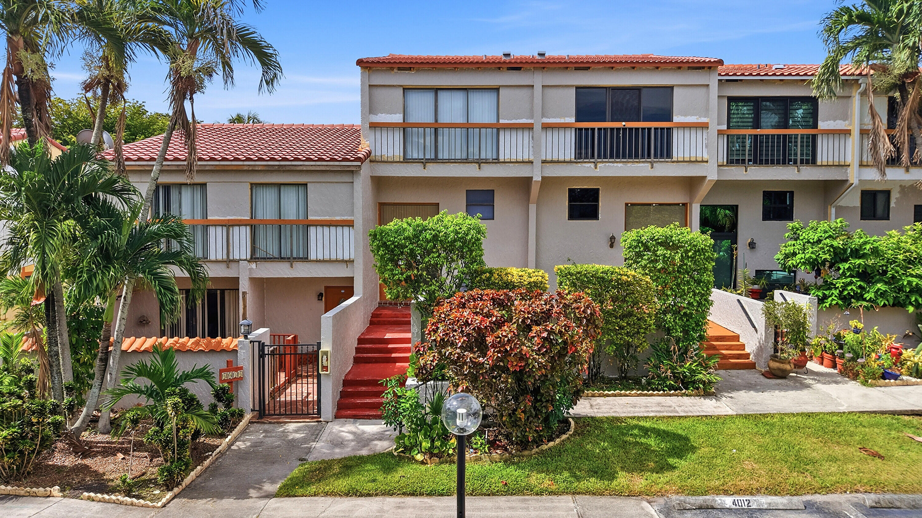 Foto de propiedad en 4012 Del Rio Way, Sunrise, FL 33351 Sunrise con MLS# 