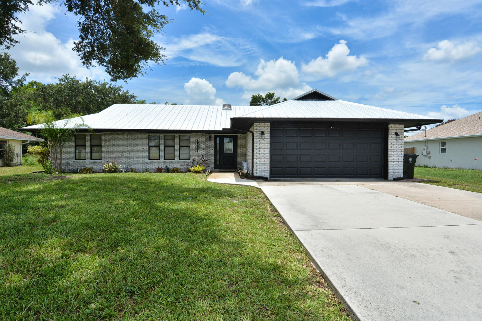 Foto de propiedad en 2082 SE Camilo Street, Port St. Lucie, FL 34952 Port St. Lucie con MLS# 