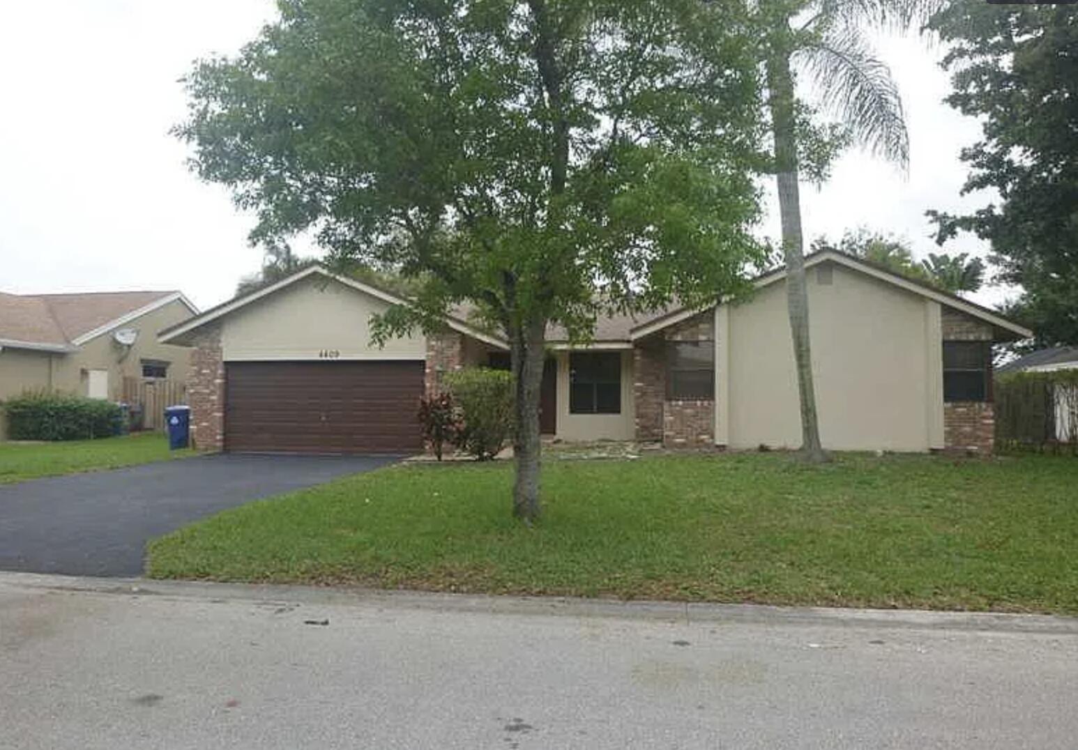 Foto de propiedad en 4409 NW 112th Avenue, Coral Springs, FL 33065 Coral Springs con MLS# 