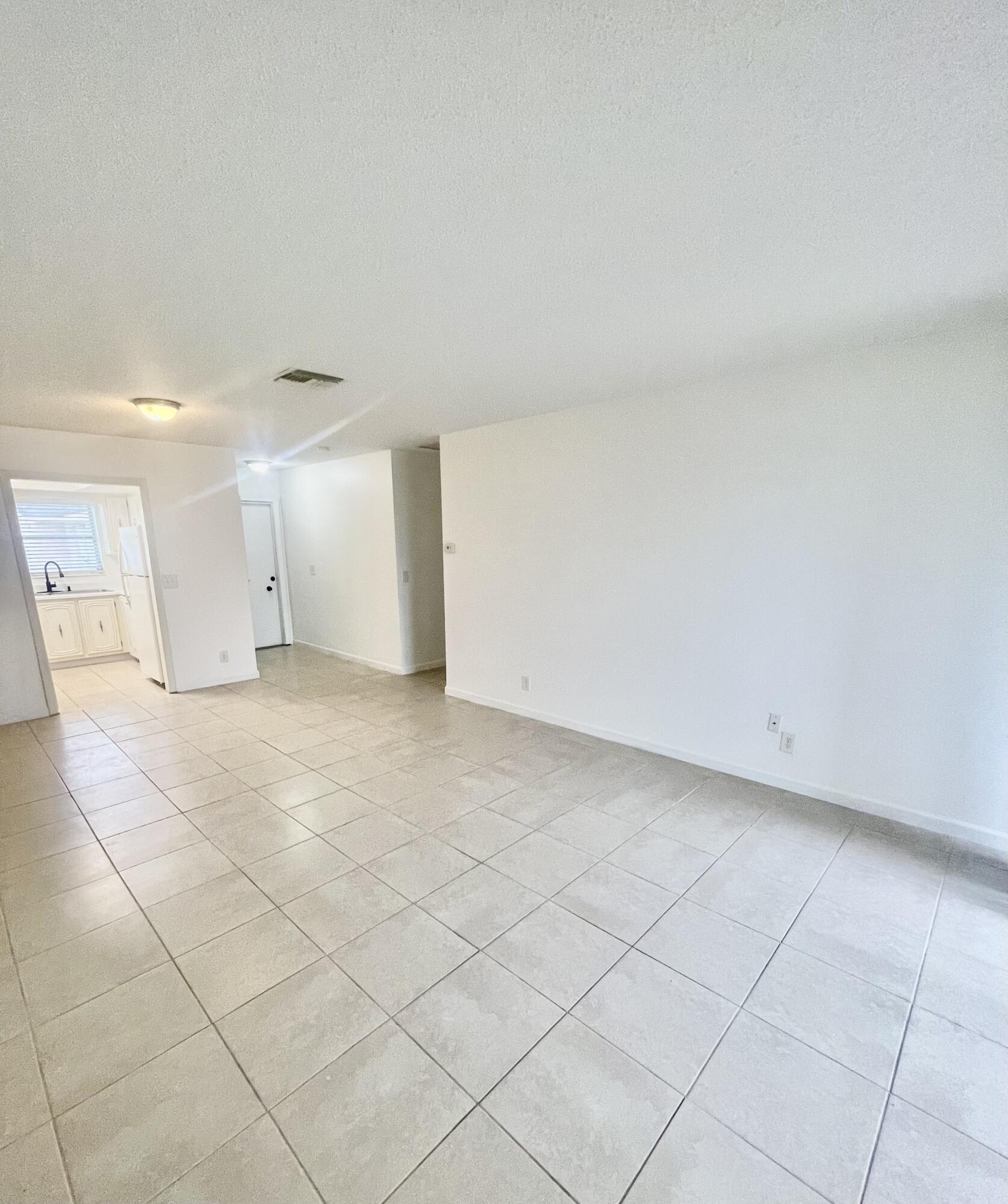 Foto de propiedad en 2521 Emory Drive W F, West Palm Beach, FL 33415 West Palm Beach con MLS# 