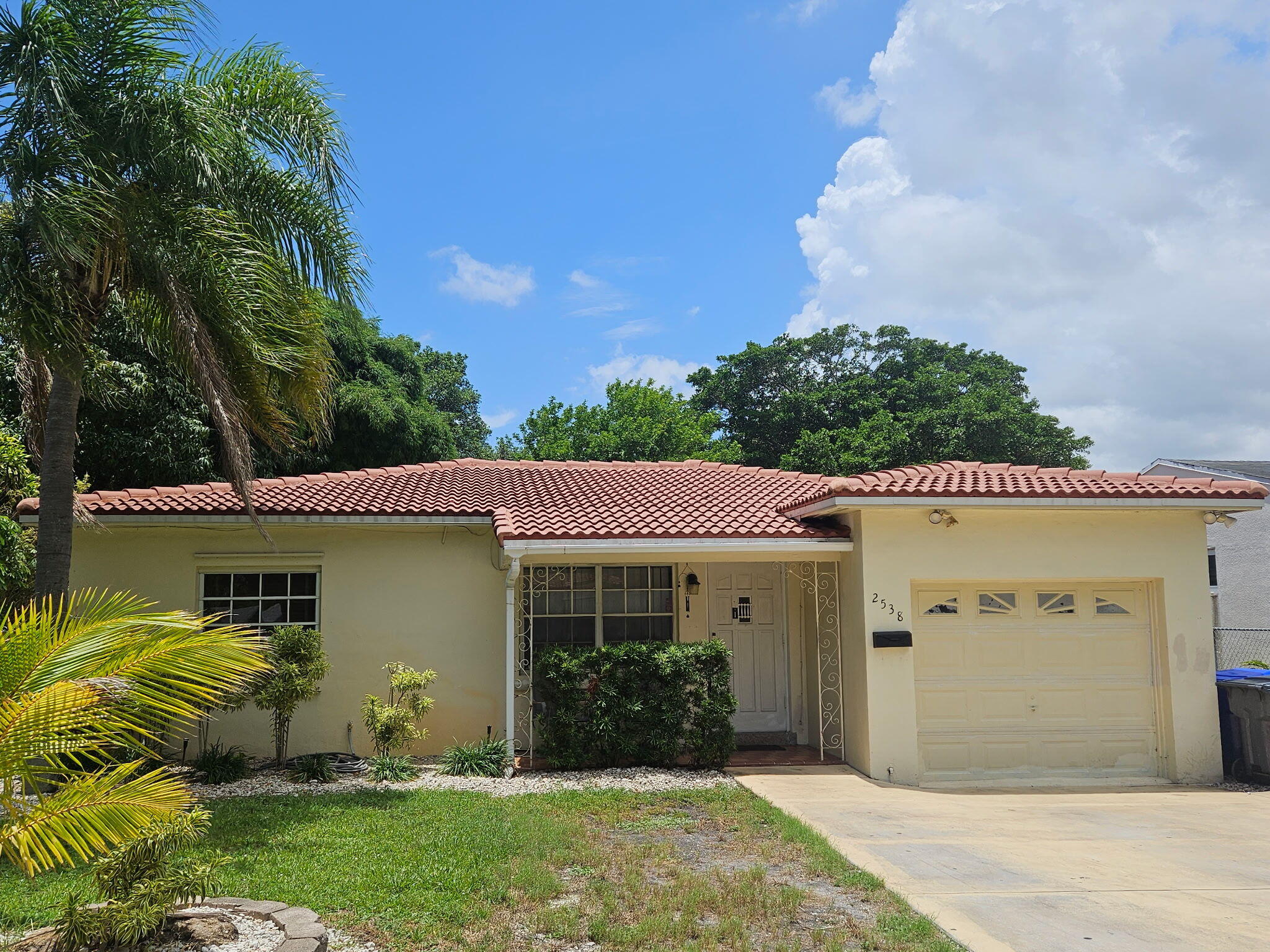Foto de propiedad en 2538 Fillmore Street, Hollywood, FL 33020 Hollywood con MLS# 