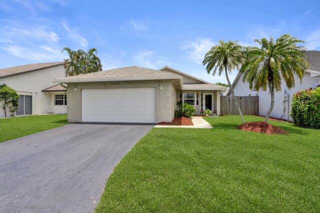 Foto de propiedad en 8340 SW 41st Street, Davie, FL 33328 Davie con MLS# 