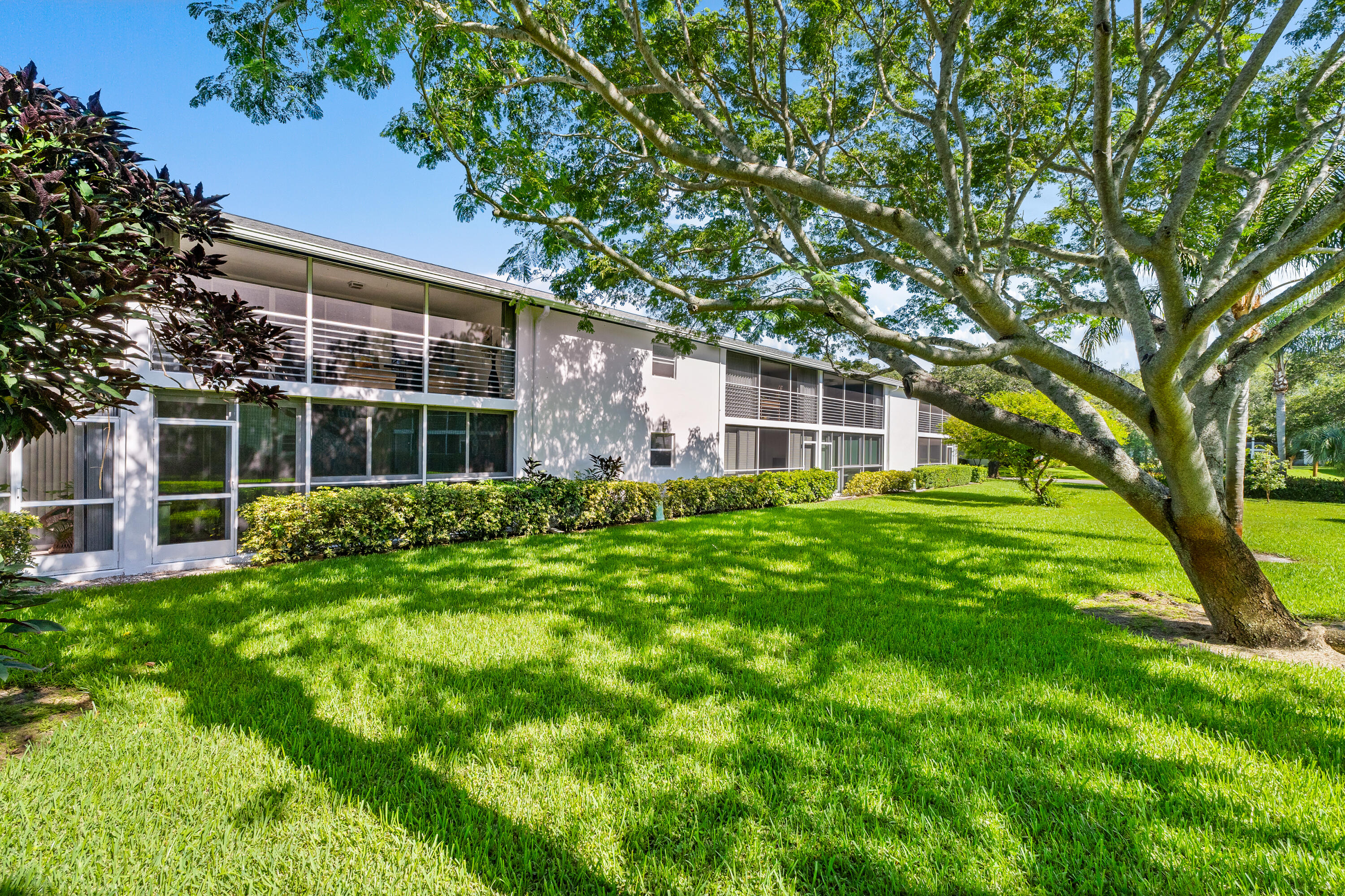 Foto de propiedad en 4 Westwood Avenue 204, Jupiter, FL 33469 Jupiter con MLS# 