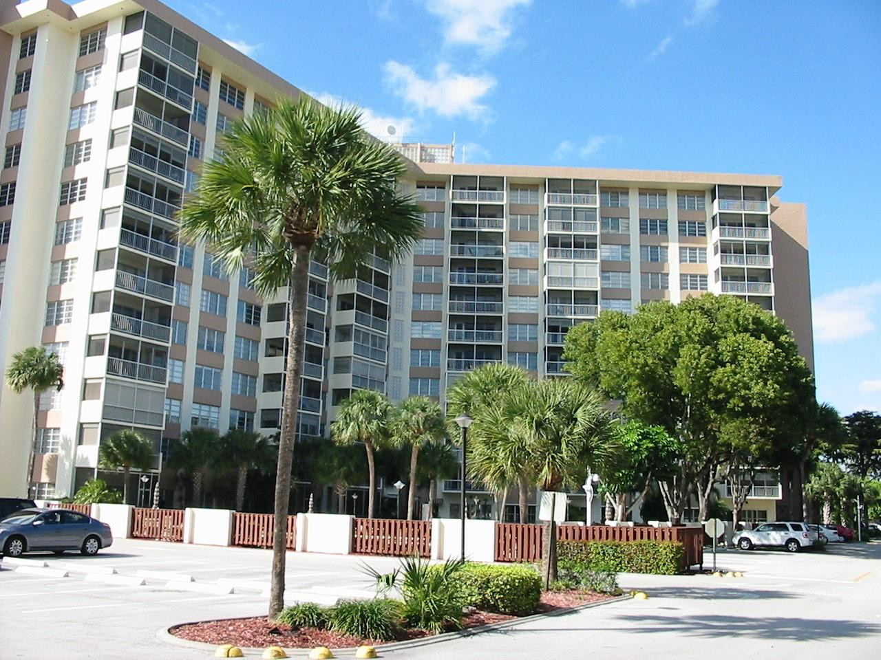 Foto de propiedad en 10777 W Sample Road 1104, Coral Springs, FL 33065 Coral Springs con MLS# 