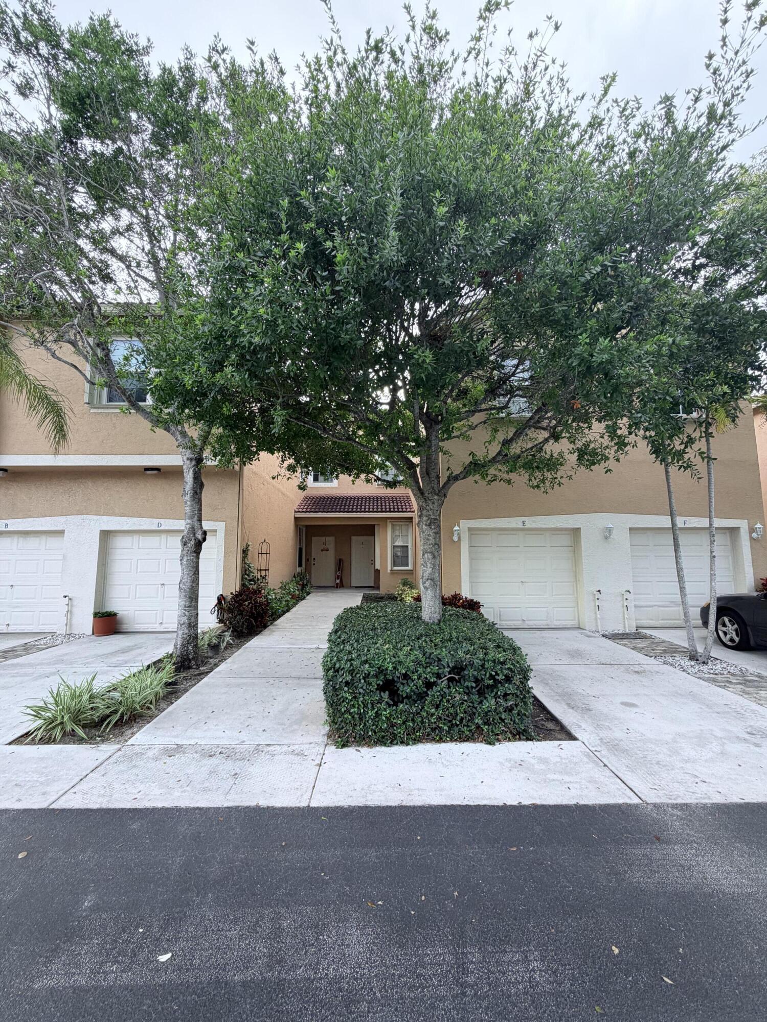 Foto de propiedad en 154 Village Boulevard E, Tequesta, FL 33469 Tequesta con MLS# 