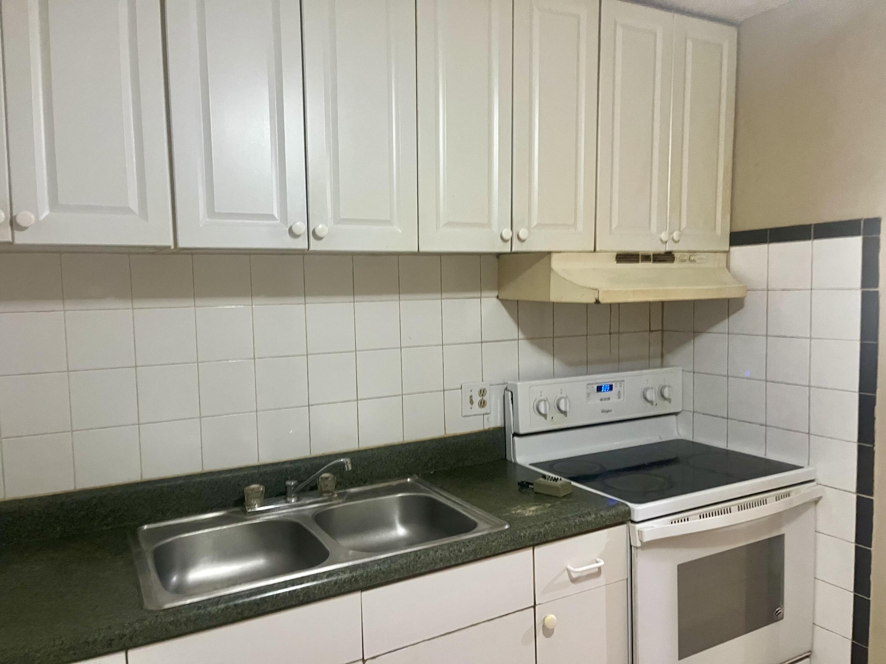 Foto de propiedad en 850 E Commercial Boulevard 223c, Oakland Park, FL 33334 Oakland Park con MLS# 
