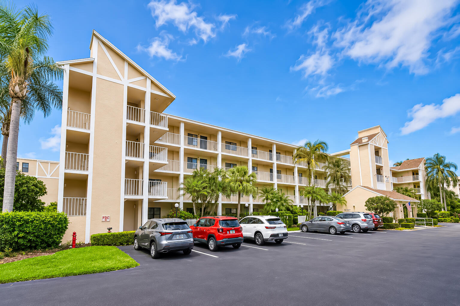 Foto de propiedad en 7351 Kinghurst Drive 301, Delray Beach, FL 33446 Delray Beach con MLS# 