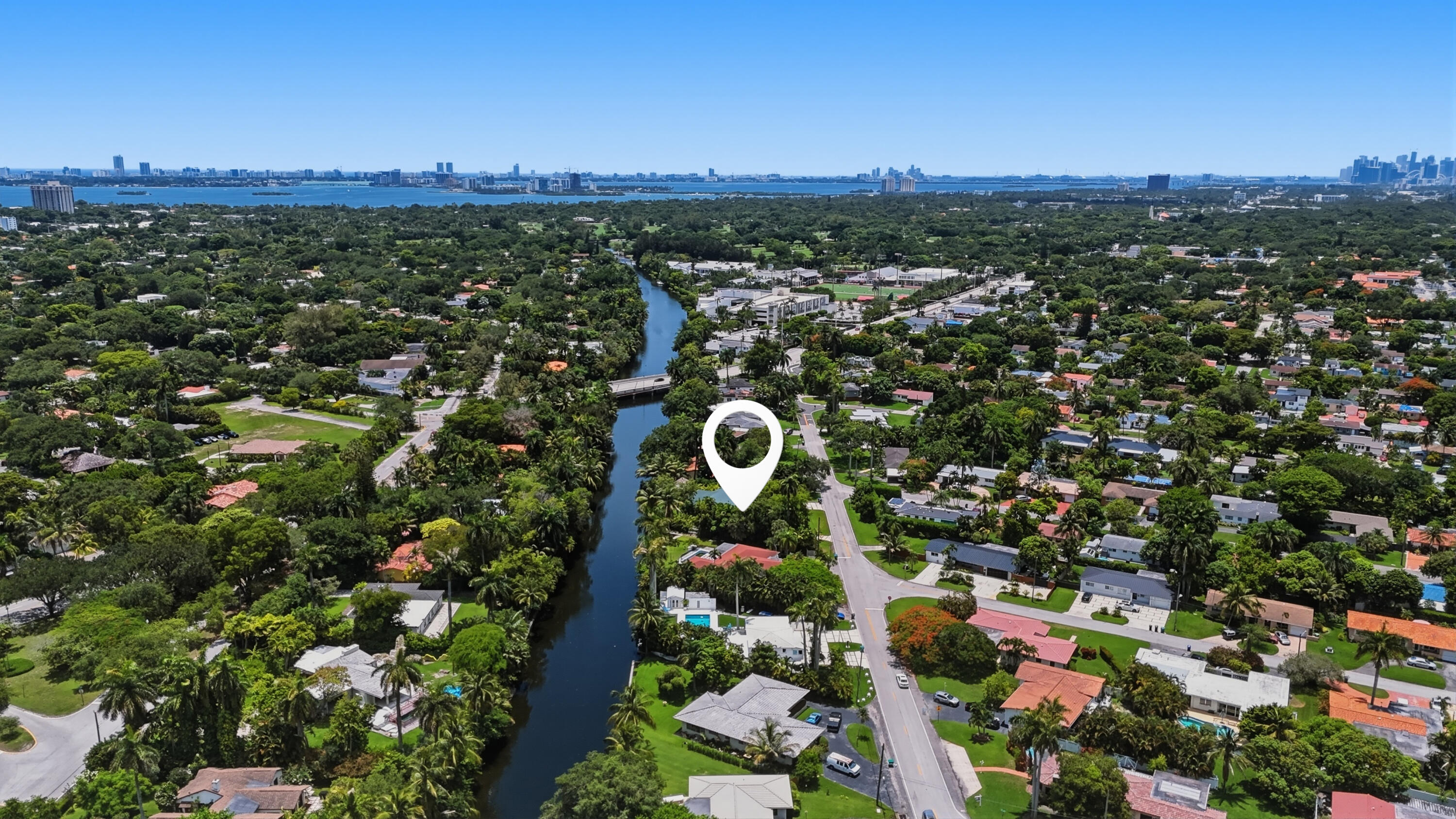 Foto de propiedad en 11401 W Biscayne Canal Road, Miami, FL 33161 Miami con MLS# 