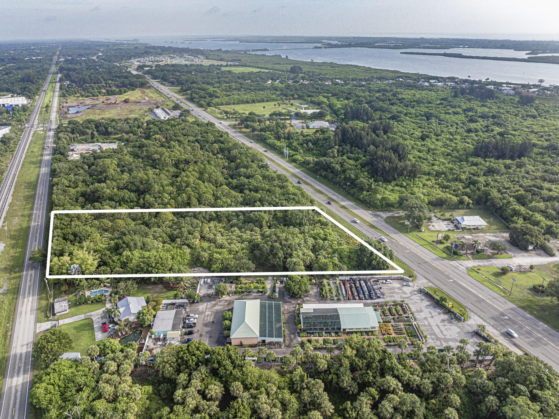 Foto de propiedad en 7555 Us Highway 1, Vero Beach, FL 32967 Vero Beach con MLS# 