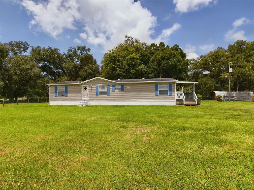 Foto de propiedad en 945 NE 28th Avenue, Okeechobee, FL 34972 Okeechobee con MLS# 