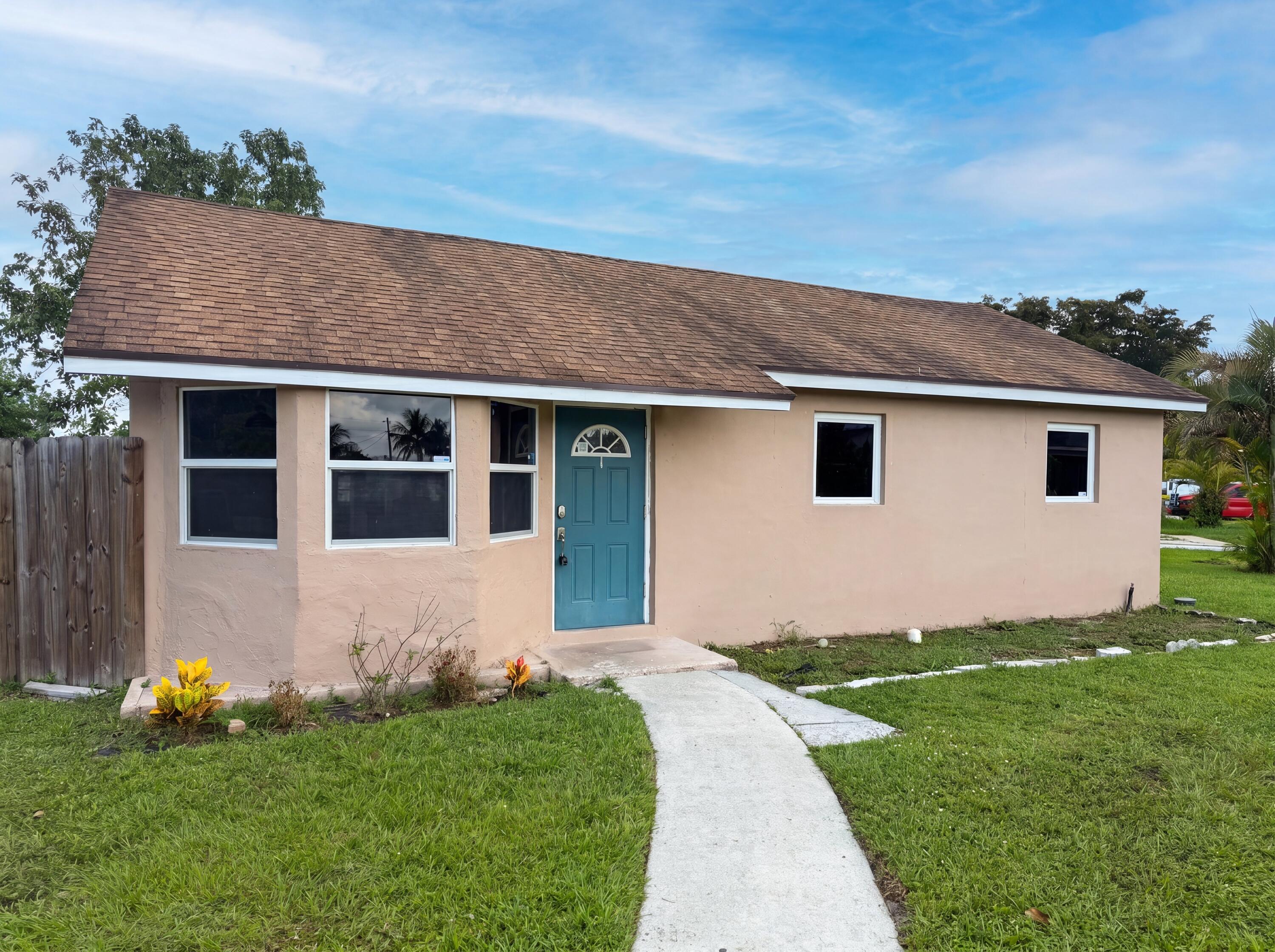 Foto de propiedad en 752 Orchid Drive, Royal Palm Beach, FL 33411 Royal Palm Beach con MLS# 