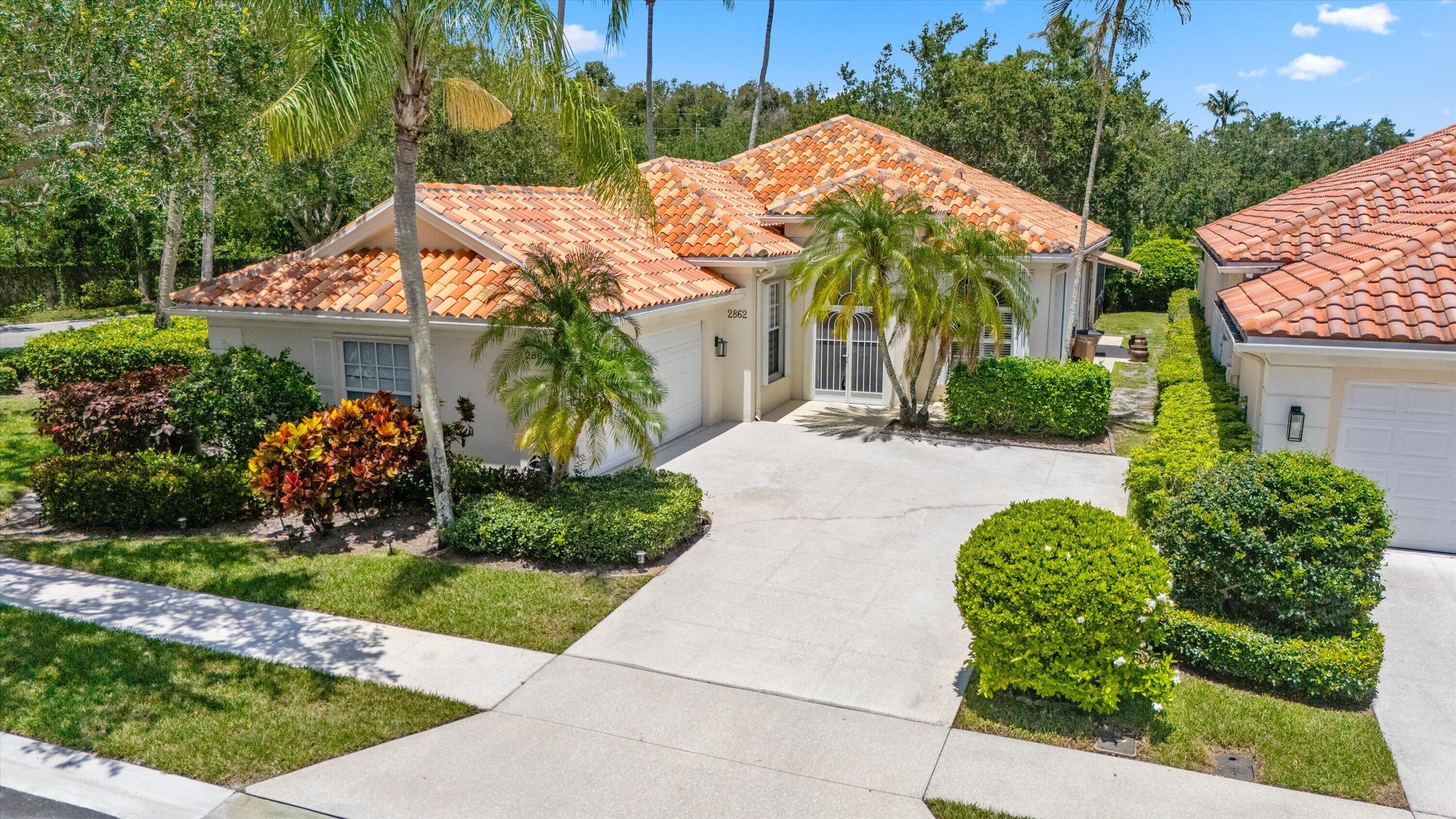 Foto de propiedad en 2862 Irma Lake Drive, West Palm Beach, FL 33411 West Palm Beach con MLS# 