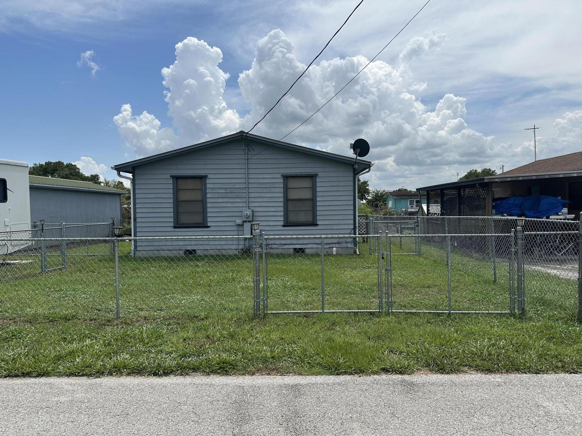 Foto de propiedad en 1110 3rd Street, Okeechobee, FL 34974 Okeechobee con MLS# 