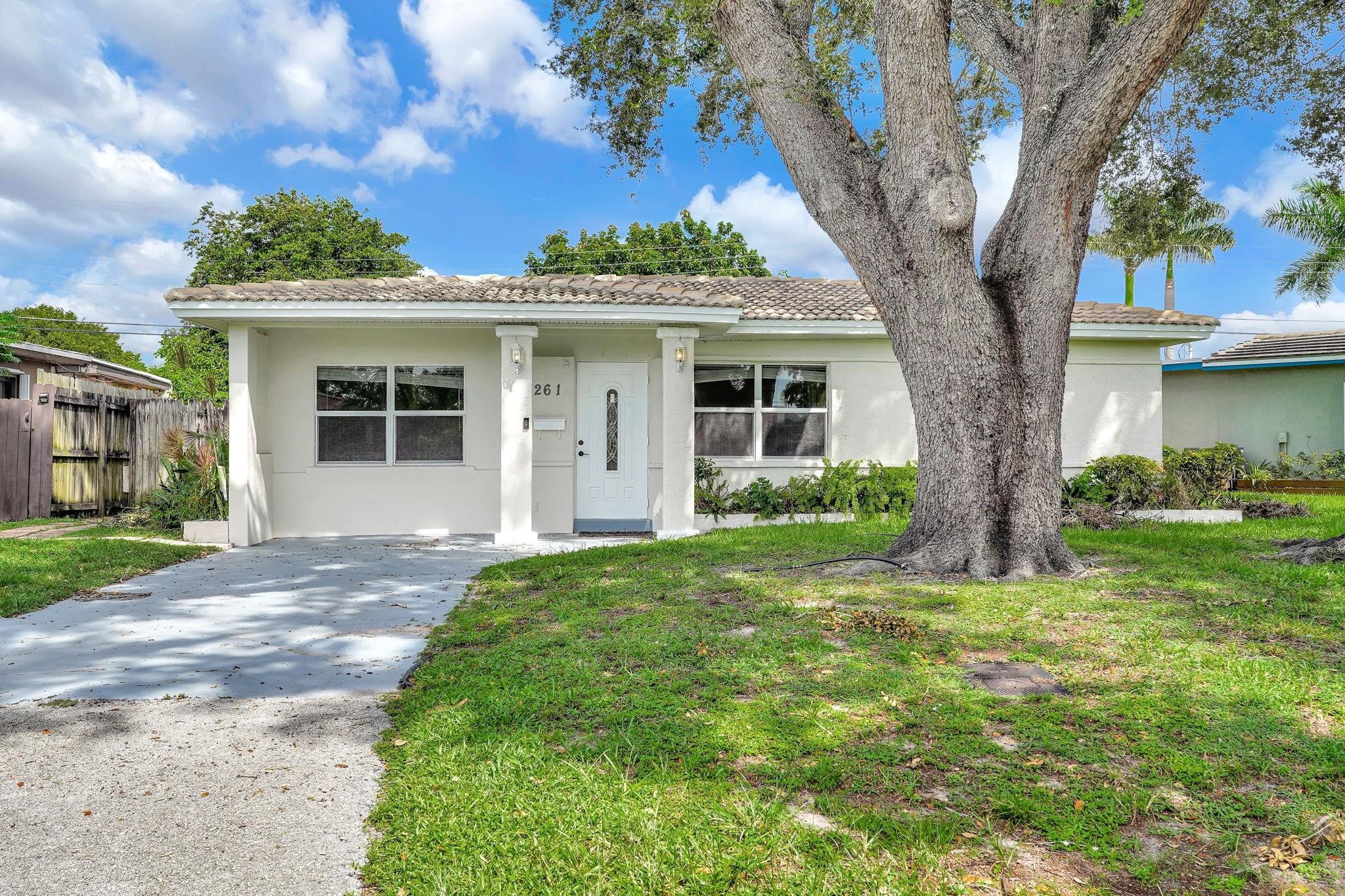 Foto de propiedad en 261 NE 45th Street, Oakland Park, FL 33334 Oakland Park con MLS# 