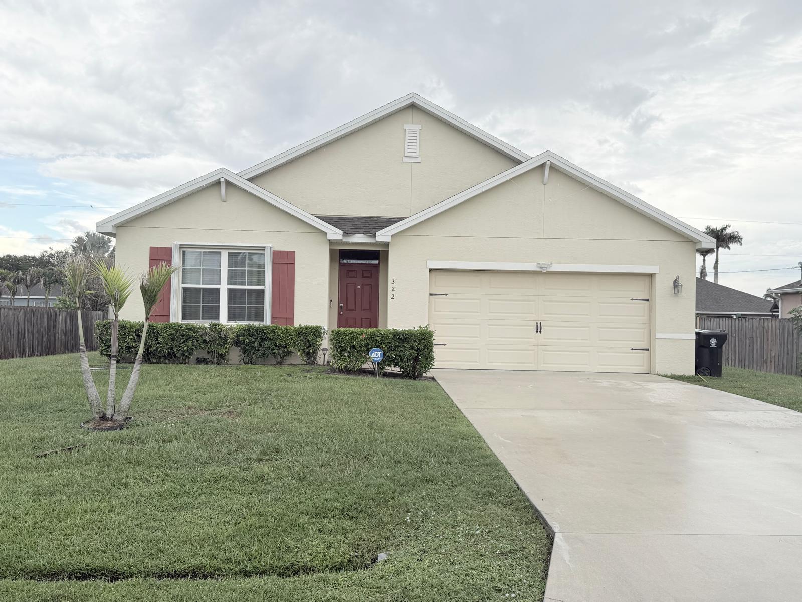 Foto de propiedad en 322 SW Molloy Street, Port St. Lucie, FL 34984 Port St. Lucie con MLS# 