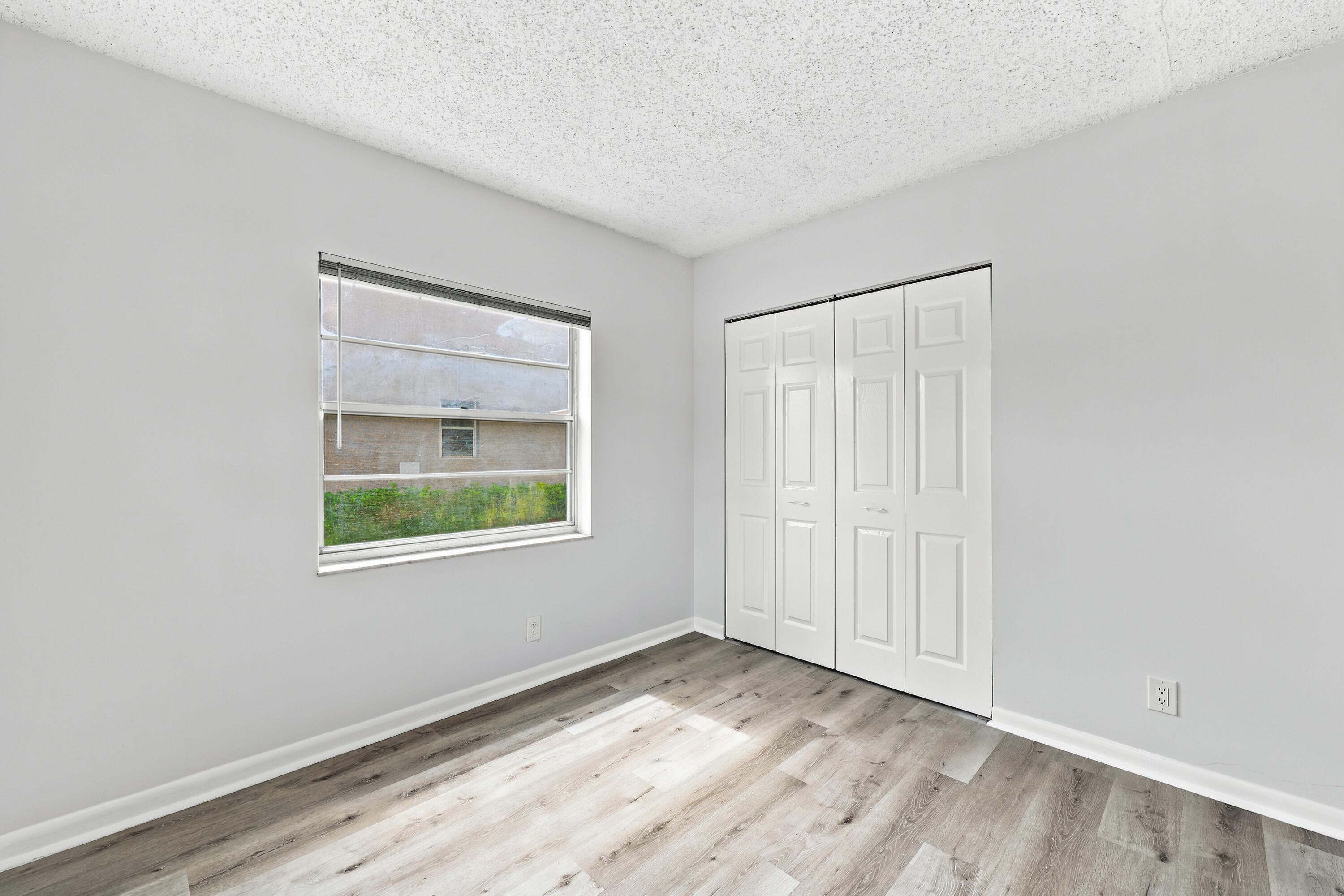Foto de propiedad en 8820 Royal Palm Boulevard 101-4, Coral Springs, FL 33065 Coral Springs con MLS# 