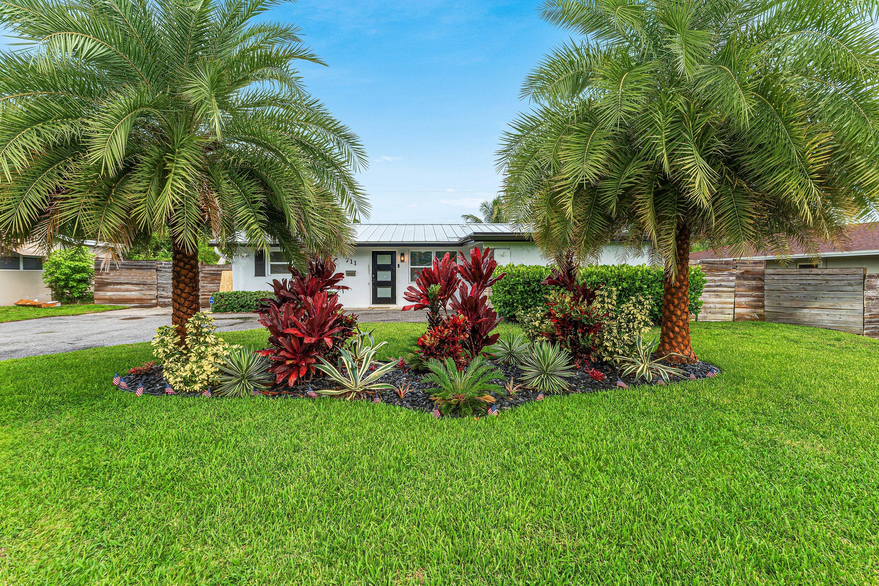 Foto de propiedad en 711 Laurel Drive, Lake Park, FL 33403 Lake Park con MLS# 