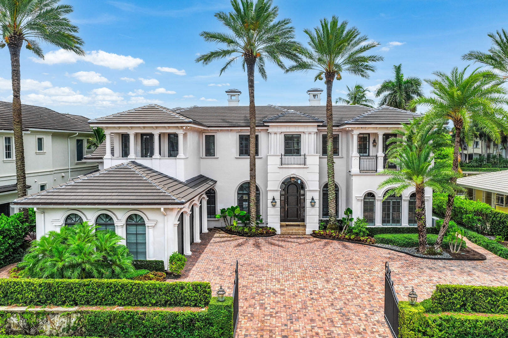 Foto de propiedad en 450 S Maya Palm Drive, Boca Raton, FL 33432 Boca Raton con MLS# 