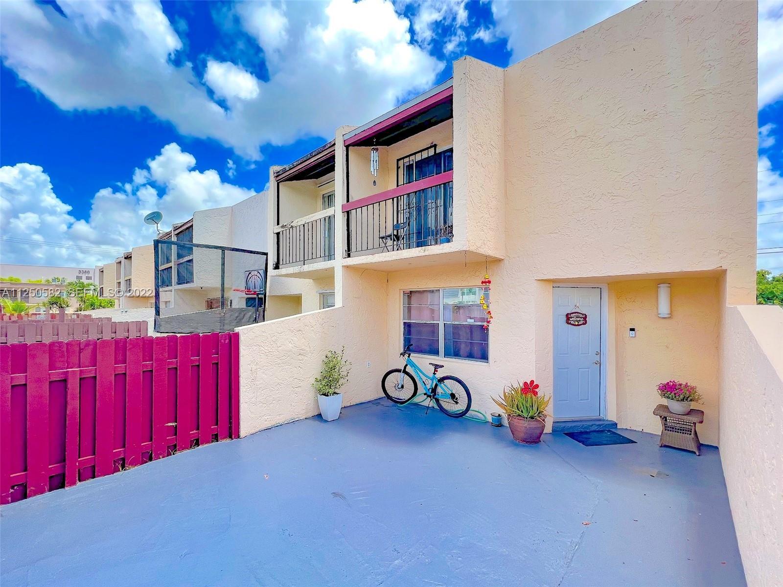 Foto de propiedad en 3672 SW 59th Avenue Unit 7, Davie, FL 33314 Davie con MLS# 