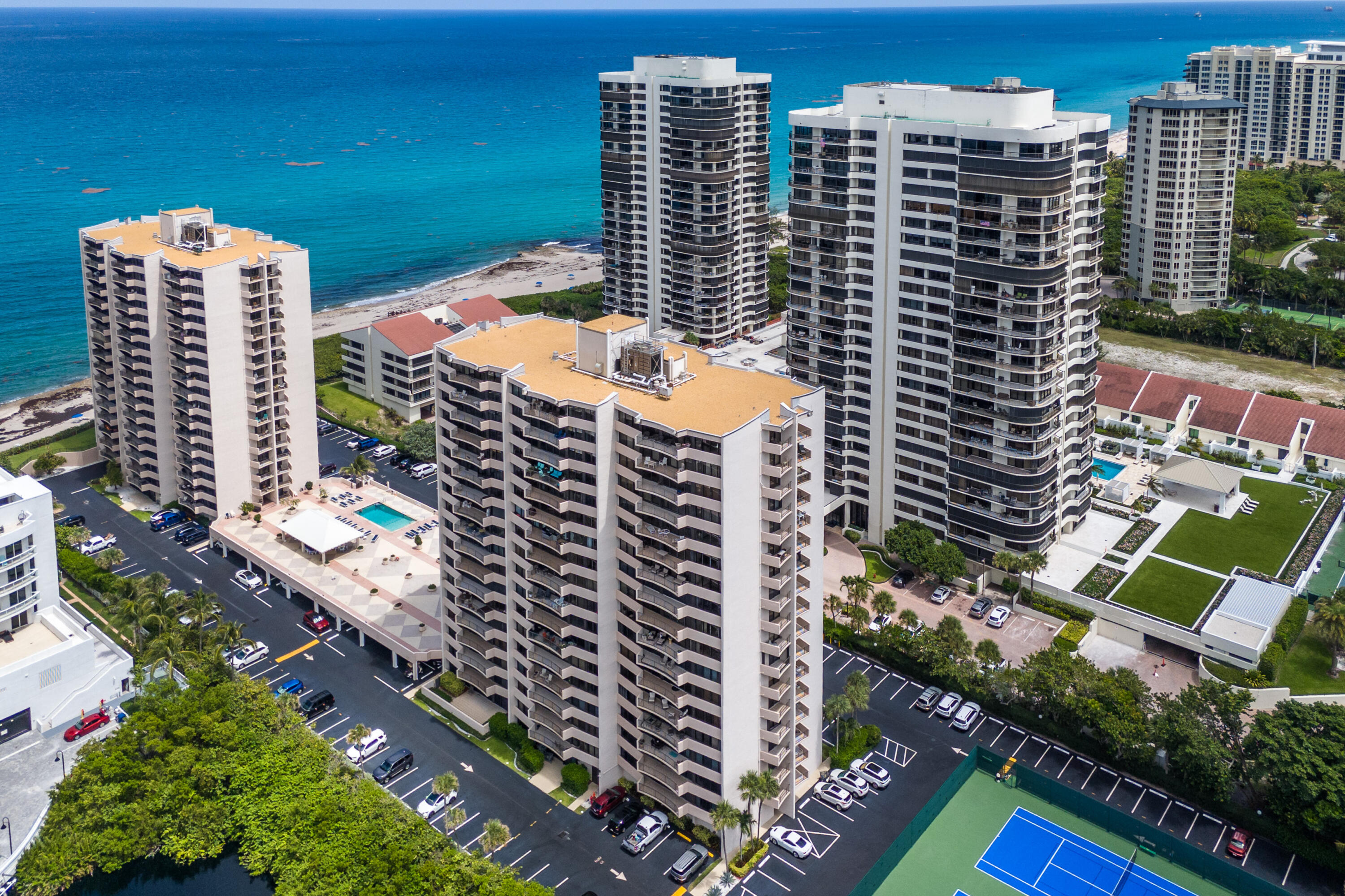 Foto de propiedad en 4200 N Ocean Drive 2-201, Singer Island, FL 33404 Singer Island con MLS# 