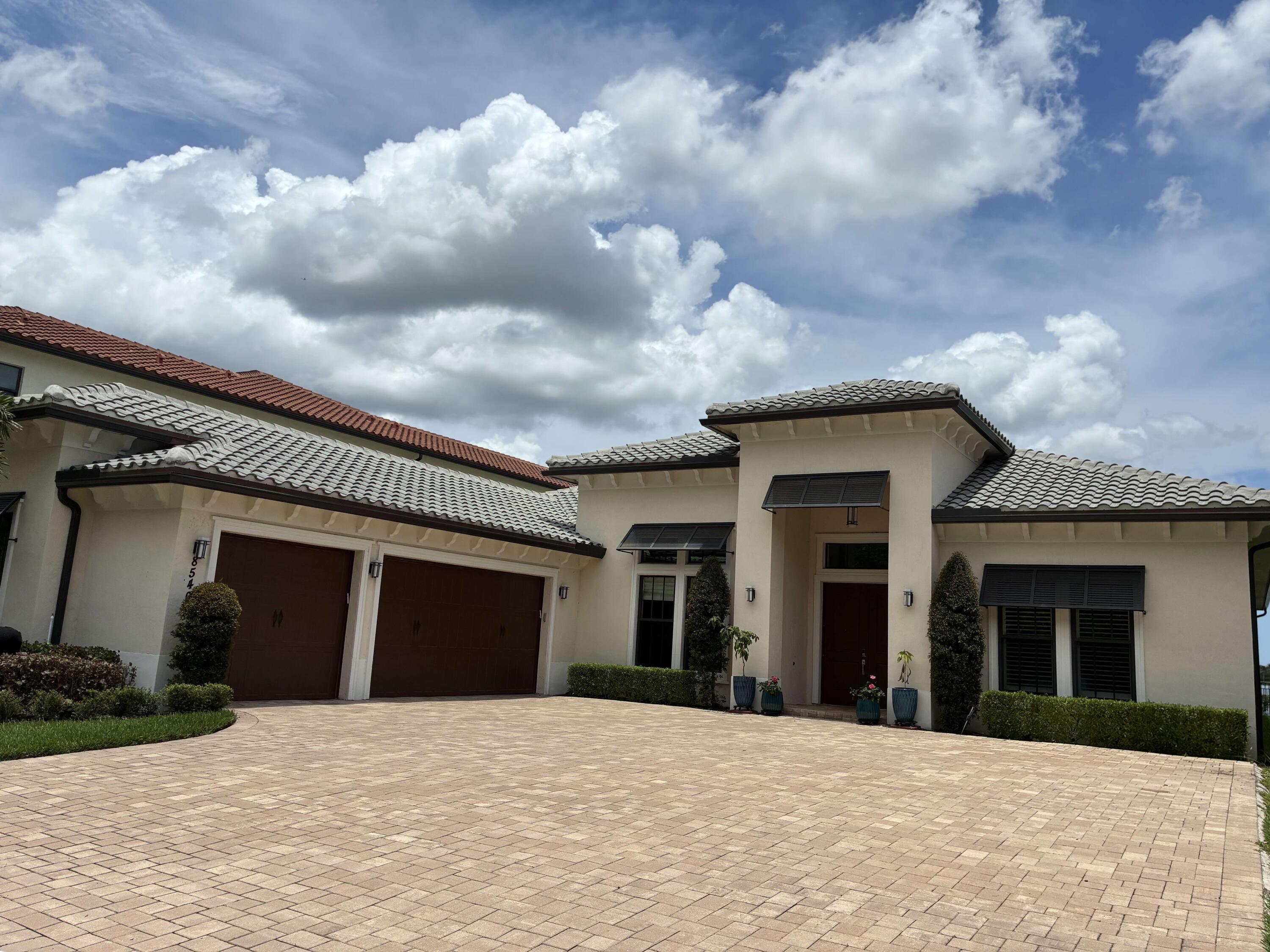 Foto de propiedad en 8540 W Parkland Bay Trail, Parkland, FL 33076 Parkland con MLS# 