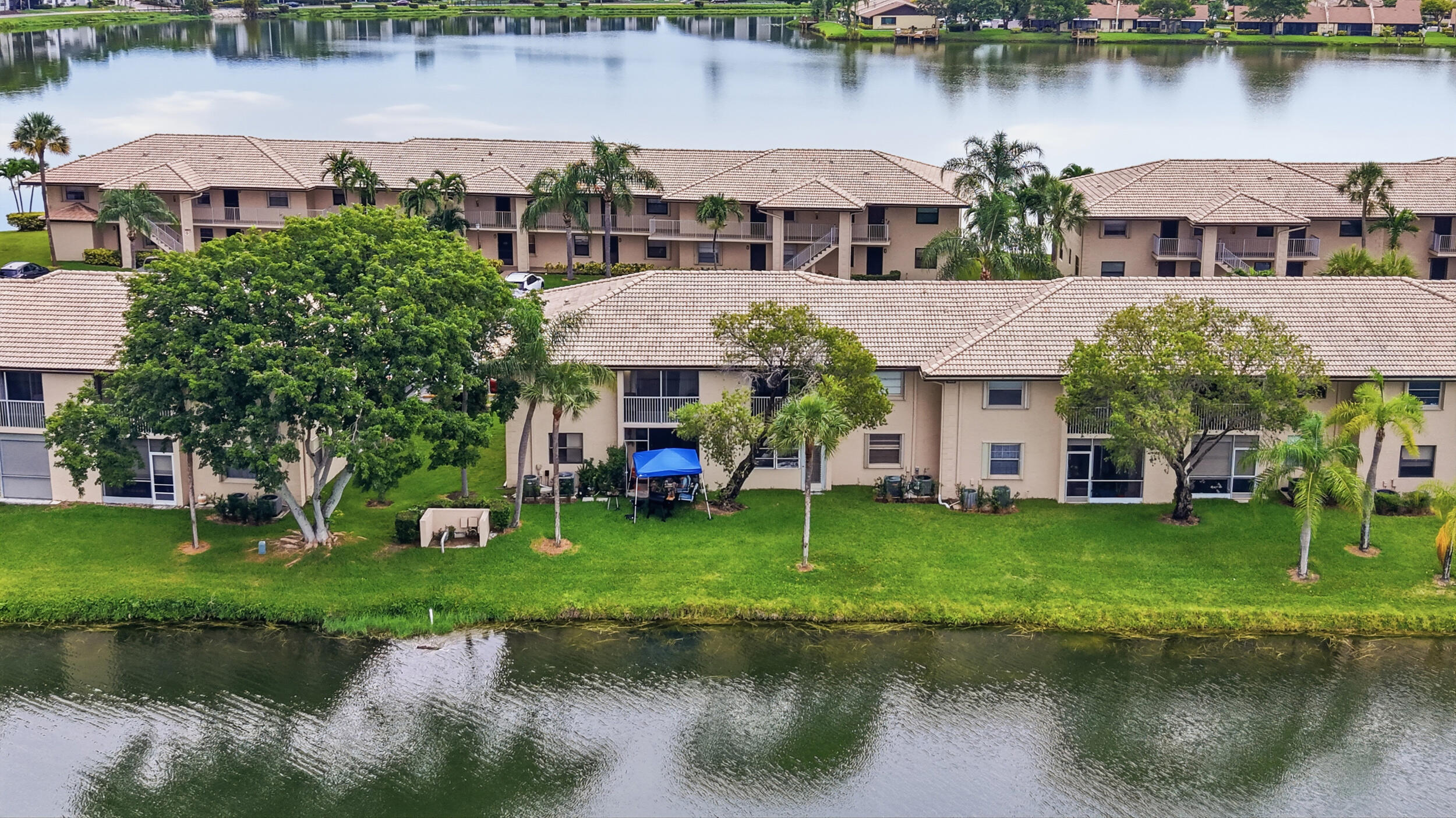 Foto de propiedad en 5501 Lakeside Drive 207, Margate, FL 33063 Margate con MLS# 
