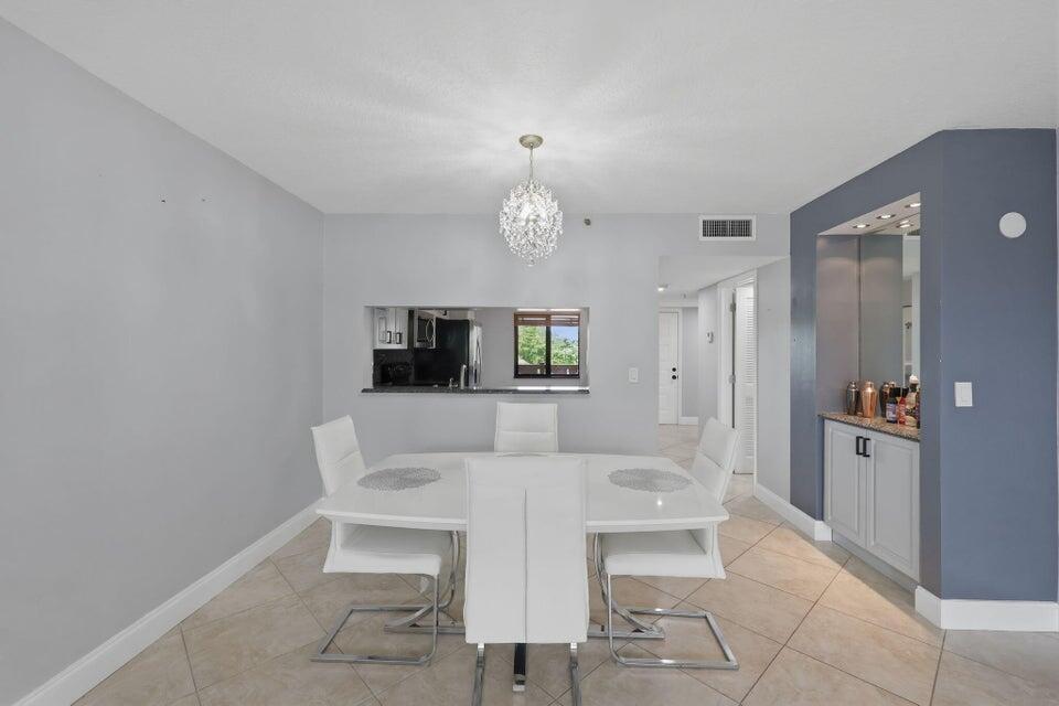 Foto de propiedad en 2206 S Cypress Bend Drive 401, Pompano Beach, FL 33069 Pompano Beach con MLS# 